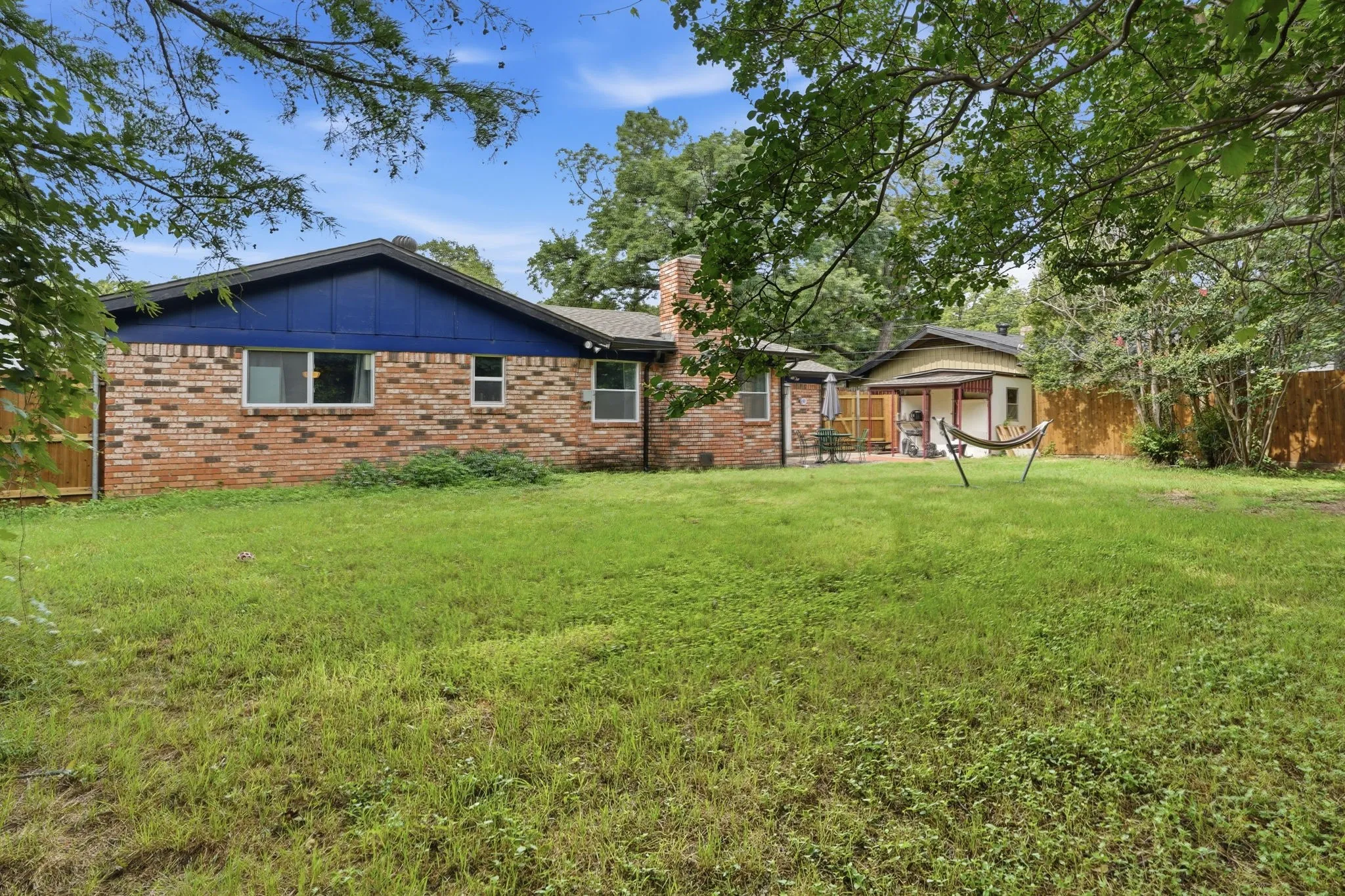 Single Family Residence For Sale in Tarrant County , 6801 Yolanda Drive, Fort Worth, Texas 76112, 3 Bedroom, 2 Bathroom, 2 Garage spaces, 1,753 Sqft, built in 1966, mls#21290612, Real Estate Agent in Fort Worth, Homes For Sale in Tarrant county, Homes For Sale in Fort Worth, Realtor in Fort Worth Texas, Real Estate Brokerage Independent Realty Texas, Luminita Cordes Realtor