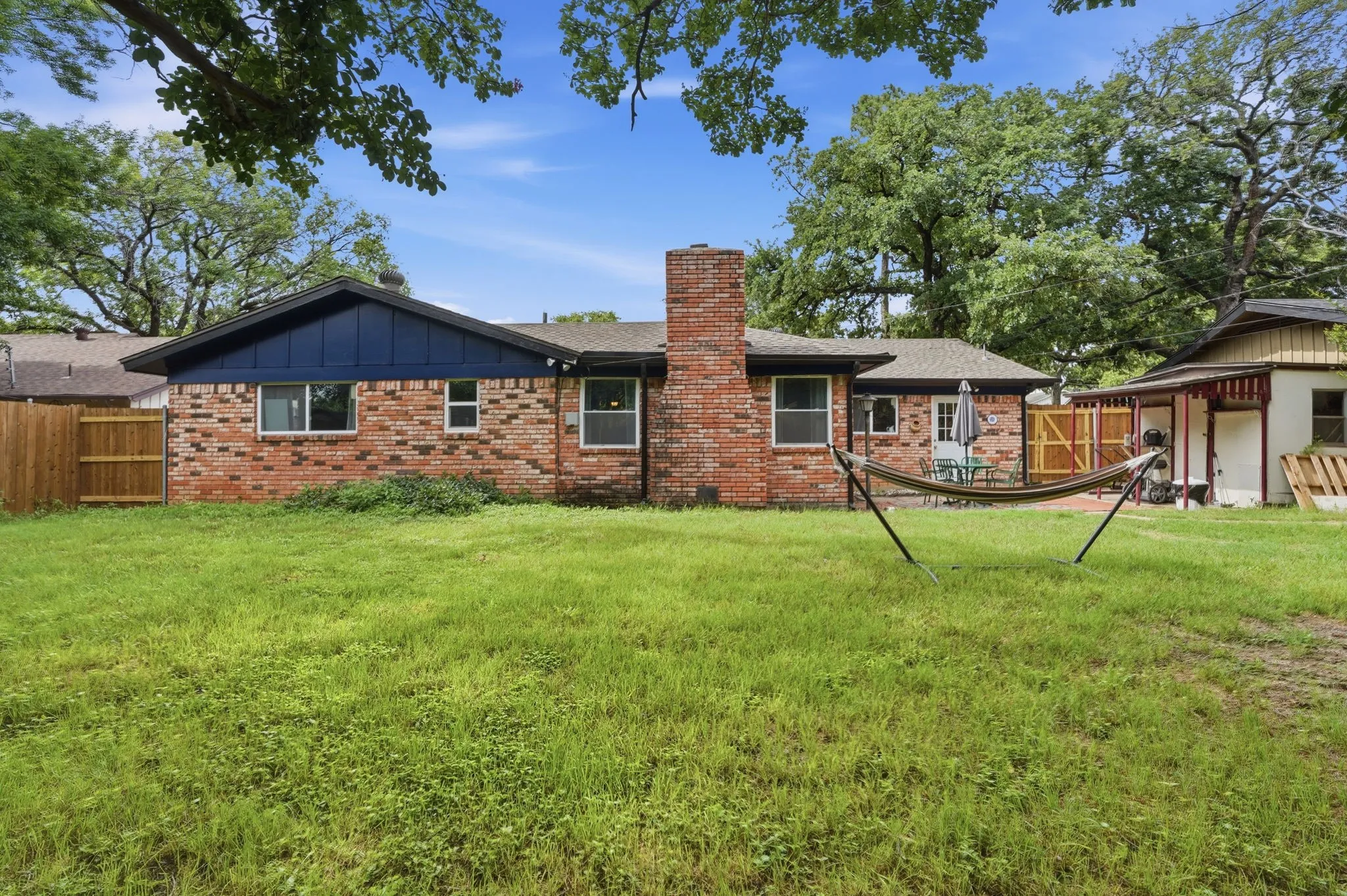 Single Family Residence For Sale in Tarrant County , 6801 Yolanda Drive, Fort Worth, Texas 76112, 3 Bedroom, 2 Bathroom, 2 Garage spaces, 1,753 Sqft, built in 1966, mls#21290612, Real Estate Agent in Fort Worth, Homes For Sale in Tarrant county, Homes For Sale in Fort Worth, Realtor in Fort Worth Texas, Real Estate Brokerage Independent Realty Texas, Luminita Cordes Realtor