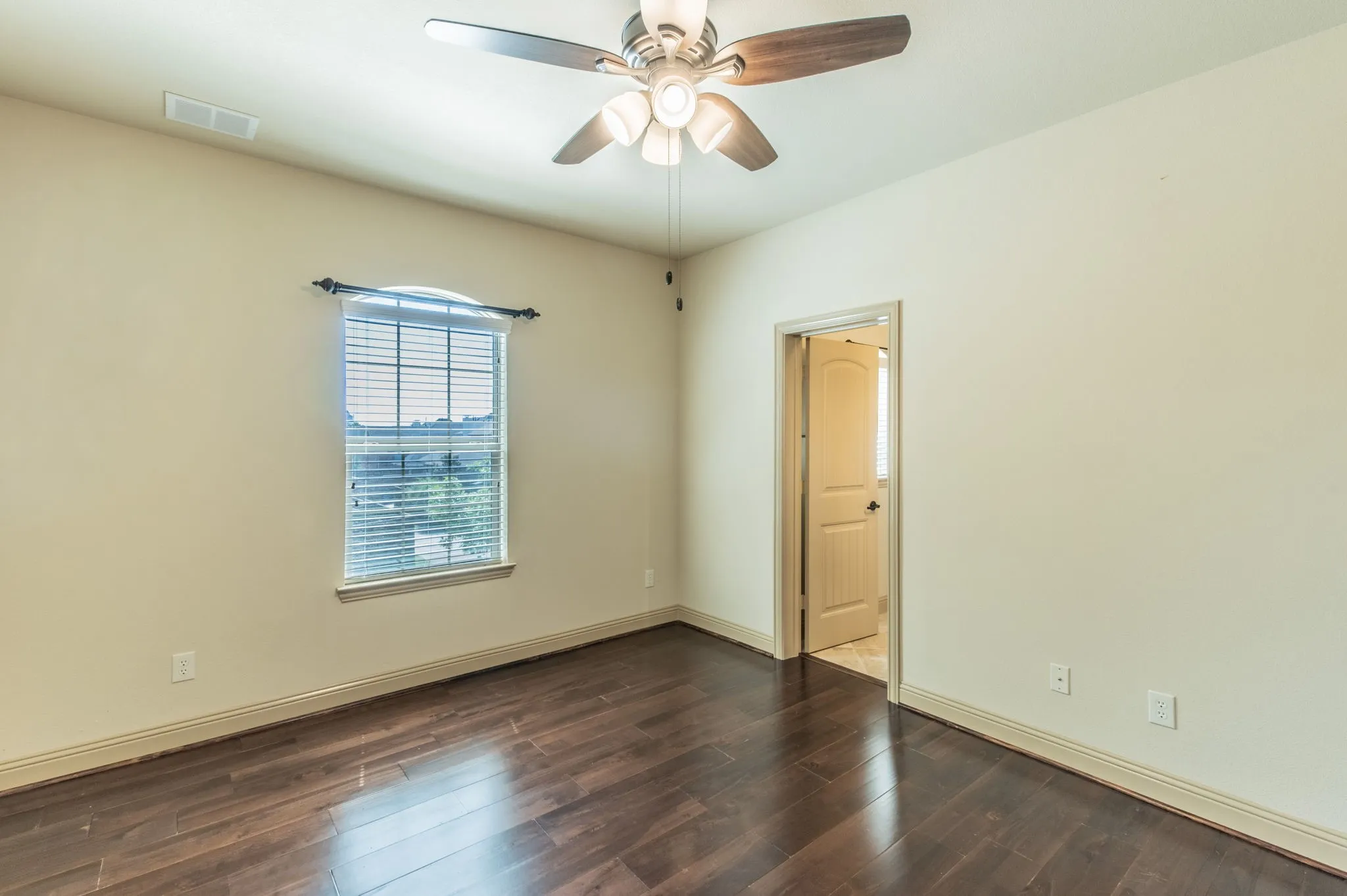 Single Family Residence For Rent in Denton County , 7565 Rawlins Lane, Frisco, Texas 75036, 5 Bedroom, 5 Bathroom, 3 Garage spaces, 4,801 Sqft, built in 2010, mls#21290628, Real Estate Agent in Frisco, Homes For Rent in Denton county, Homes For Rent in Frisco, Realtor in Frisco Texas, Real Estate Brokerage Independent Realty Texas, Luminita Cordes Realtor
