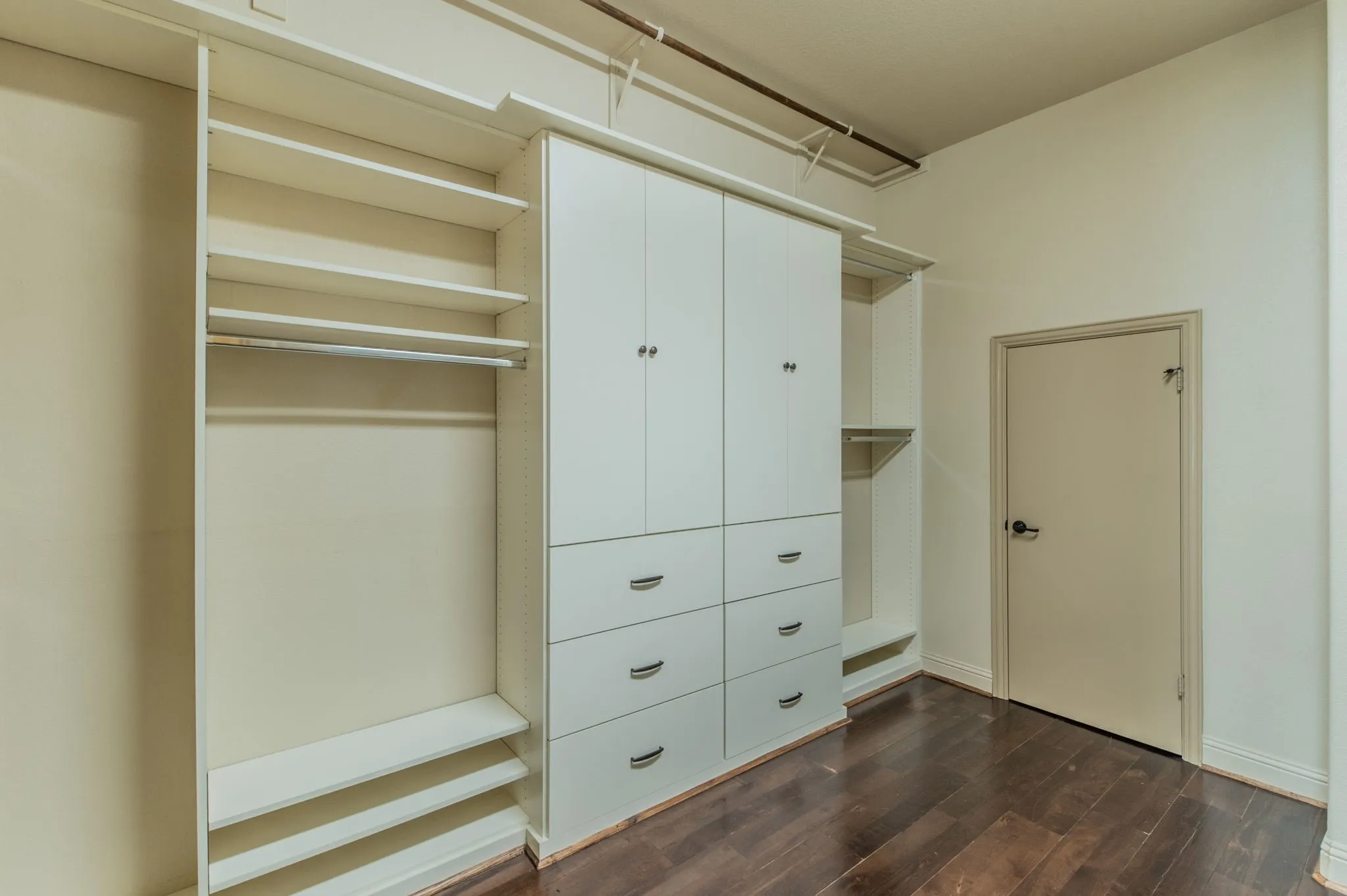 Single Family Residence For Rent in Denton County , 7565 Rawlins Lane, Frisco, Texas 75036, 5 Bedroom, 5 Bathroom, 3 Garage spaces, 4,801 Sqft, built in 2010, mls#21290628, Real Estate Agent in Frisco, Homes For Rent in Denton county, Homes For Rent in Frisco, Realtor in Frisco Texas, Real Estate Brokerage Independent Realty Texas, Luminita Cordes Realtor