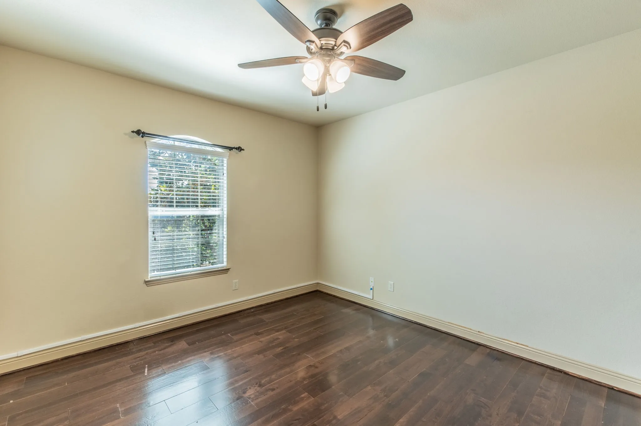 Single Family Residence For Rent in Denton County , 7565 Rawlins Lane, Frisco, Texas 75036, 5 Bedroom, 5 Bathroom, 3 Garage spaces, 4,801 Sqft, built in 2010, mls#21290628, Real Estate Agent in Frisco, Homes For Rent in Denton county, Homes For Rent in Frisco, Realtor in Frisco Texas, Real Estate Brokerage Independent Realty Texas, Luminita Cordes Realtor