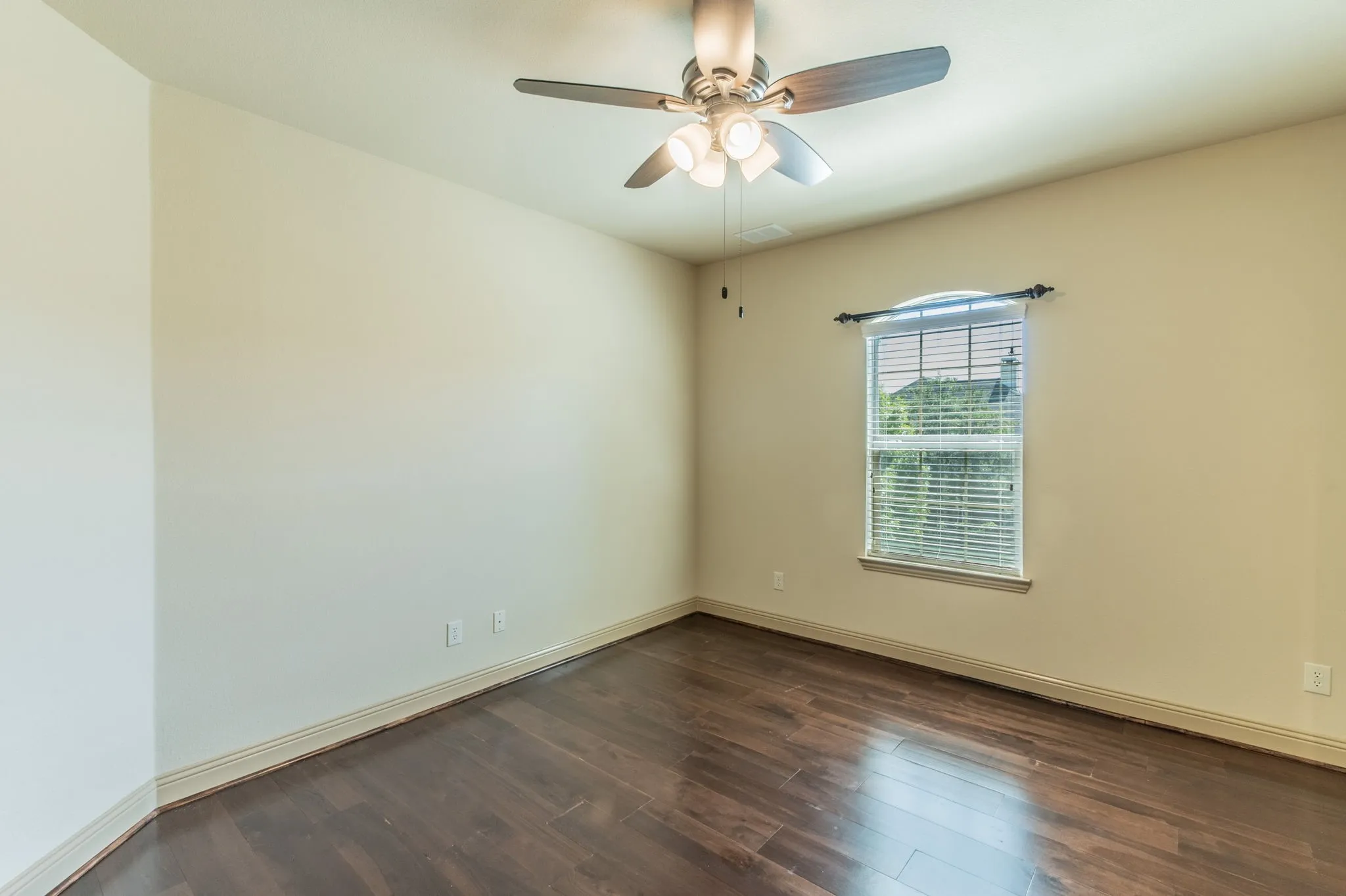 Single Family Residence For Rent in Denton County , 7565 Rawlins Lane, Frisco, Texas 75036, 5 Bedroom, 5 Bathroom, 3 Garage spaces, 4,801 Sqft, built in 2010, mls#21290628, Real Estate Agent in Frisco, Homes For Rent in Denton county, Homes For Rent in Frisco, Realtor in Frisco Texas, Real Estate Brokerage Independent Realty Texas, Luminita Cordes Realtor