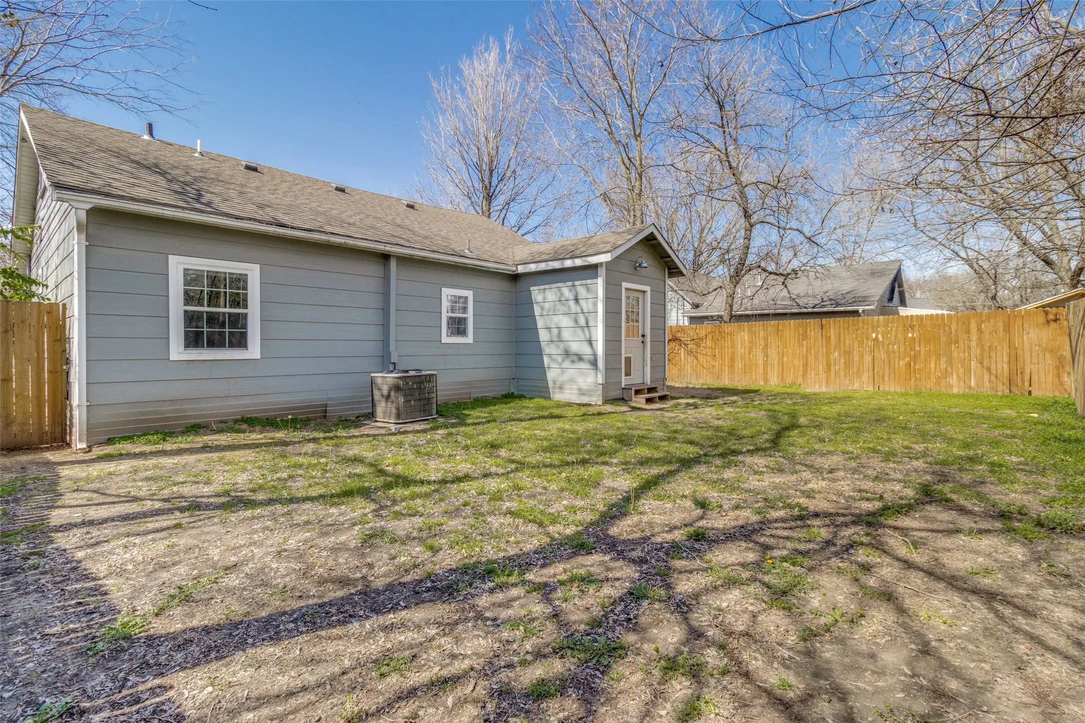 Single Family Residence For Sale in Fannin County , 1110 Chestnut Street, Bonham, Texas 75418, 3 Bedroom, 2 Bathroom, Garage spaces, 1,168 Sqft, built in 1940, mls#21290580, Real Estate Agent in Bonham, Homes For Sale in Fannin county, Homes For Sale in Bonham, Realtor in Bonham Texas, Real Estate Brokerage Independent Realty Texas, Luminita Cordes Realtor