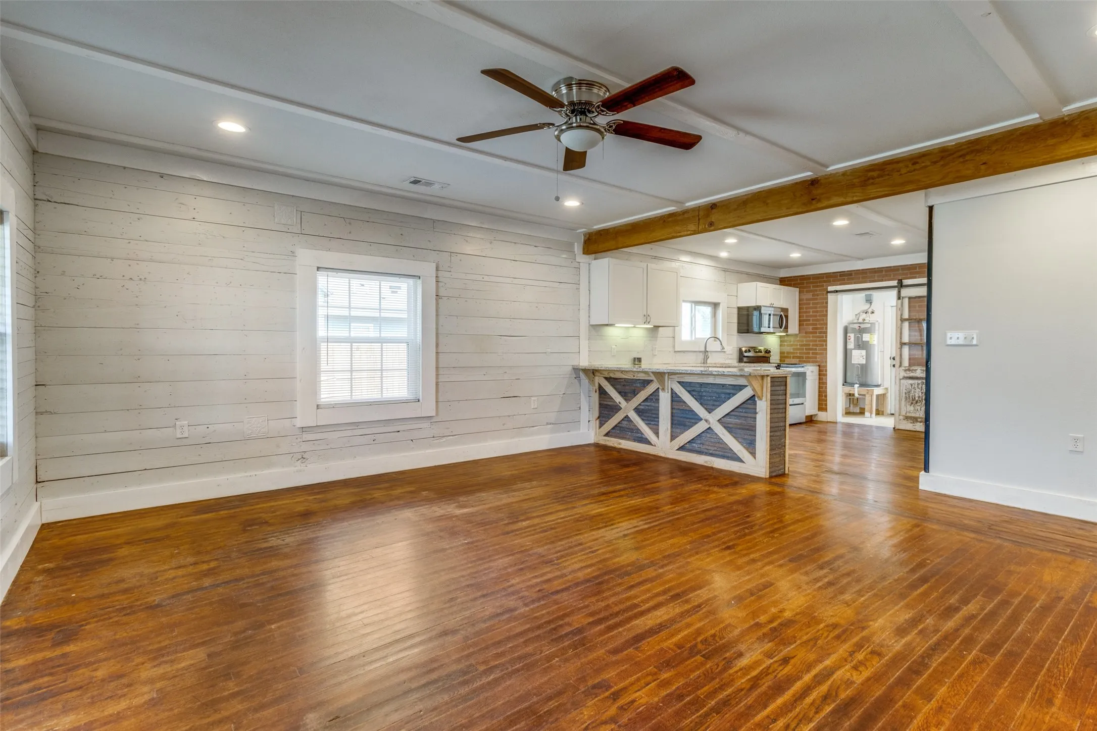 Single Family Residence For Sale in Fannin County , 1110 Chestnut Street, Bonham, Texas 75418, 3 Bedroom, 2 Bathroom, Garage spaces, 1,168 Sqft, built in 1940, mls#21290580, Real Estate Agent in Bonham, Homes For Sale in Fannin county, Homes For Sale in Bonham, Realtor in Bonham Texas, Real Estate Brokerage Independent Realty Texas, Luminita Cordes Realtor