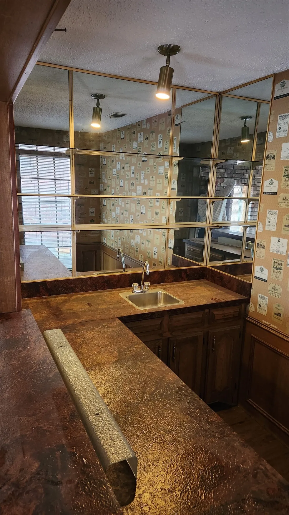 506 Wet Bar