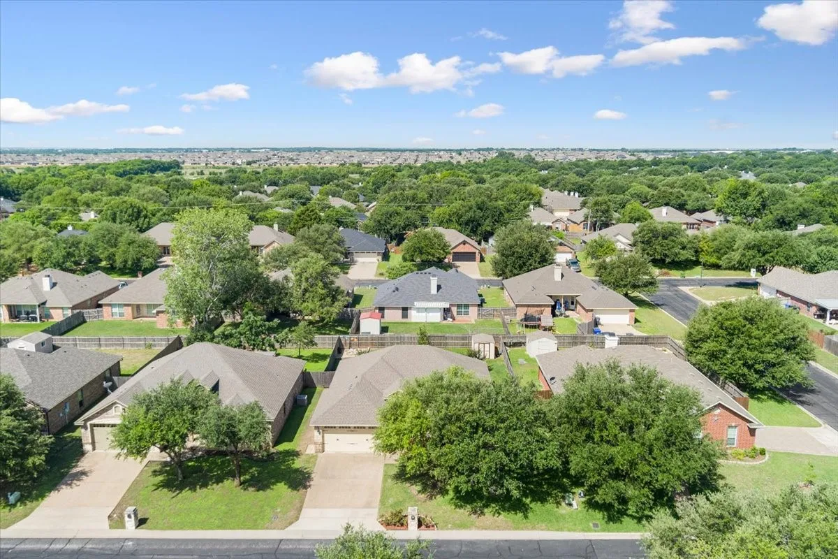 Single Family Residence For Sale in Mc Lennan County , 3005 Whistler Drive, Waco, Texas 76712, 3 Bedrooms, 2 Bathrooms, 2 Garage spaces, 1,664 Sqft, built in 2011, Price $325,000, mls#21290649, Real Estate Agent in Waco, Homes For Sale in Mc Lennan county, Homes For Sale in Waco, Realtor in Waco Texas, Real Estate Brokerage Independent Realty Texas, Luminita Cordes Realtor