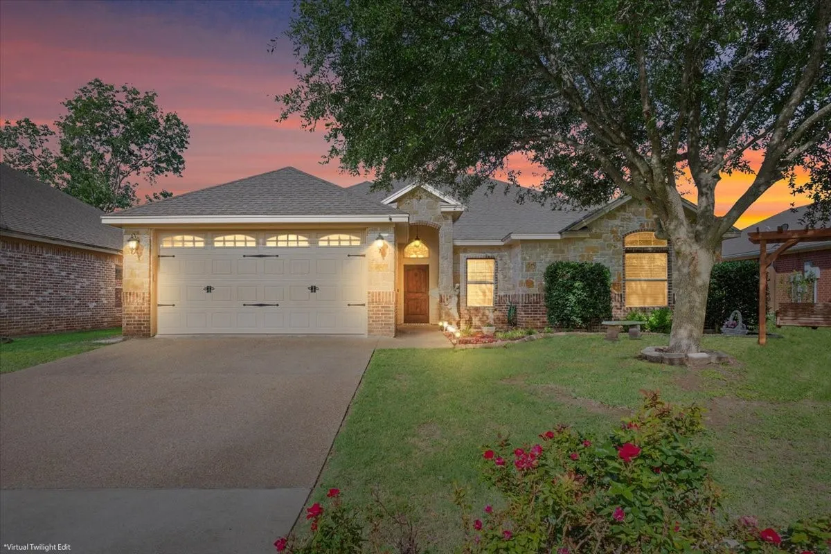 Single Family Residence For Sale in Mc Lennan County , 3005 Whistler Drive, Waco, Texas 76712, 3 Bedrooms, 2 Bathrooms, 2 Garage spaces, 1,664 Sqft, built in 2011, Price $325,000, mls#21290649, Real Estate Agent in Waco, Homes For Sale in Mc Lennan county, Homes For Sale in Waco, Realtor in Waco Texas, Real Estate Brokerage Independent Realty Texas, Luminita Cordes Realtor