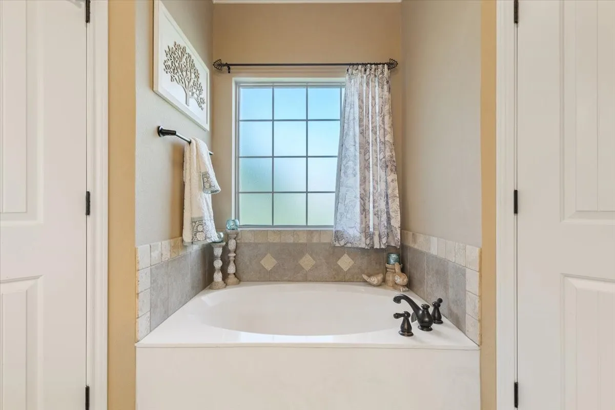 Single Family Residence For Sale in Mc Lennan County , 3005 Whistler Drive, Waco, Texas 76712, 3 Bedrooms, 2 Bathrooms, 2 Garage spaces, 1,664 Sqft, built in 2011, Price $325,000, mls#21290649, Real Estate Agent in Waco, Homes For Sale in Mc Lennan county, Homes For Sale in Waco, Realtor in Waco Texas, Real Estate Brokerage Independent Realty Texas, Luminita Cordes Realtor