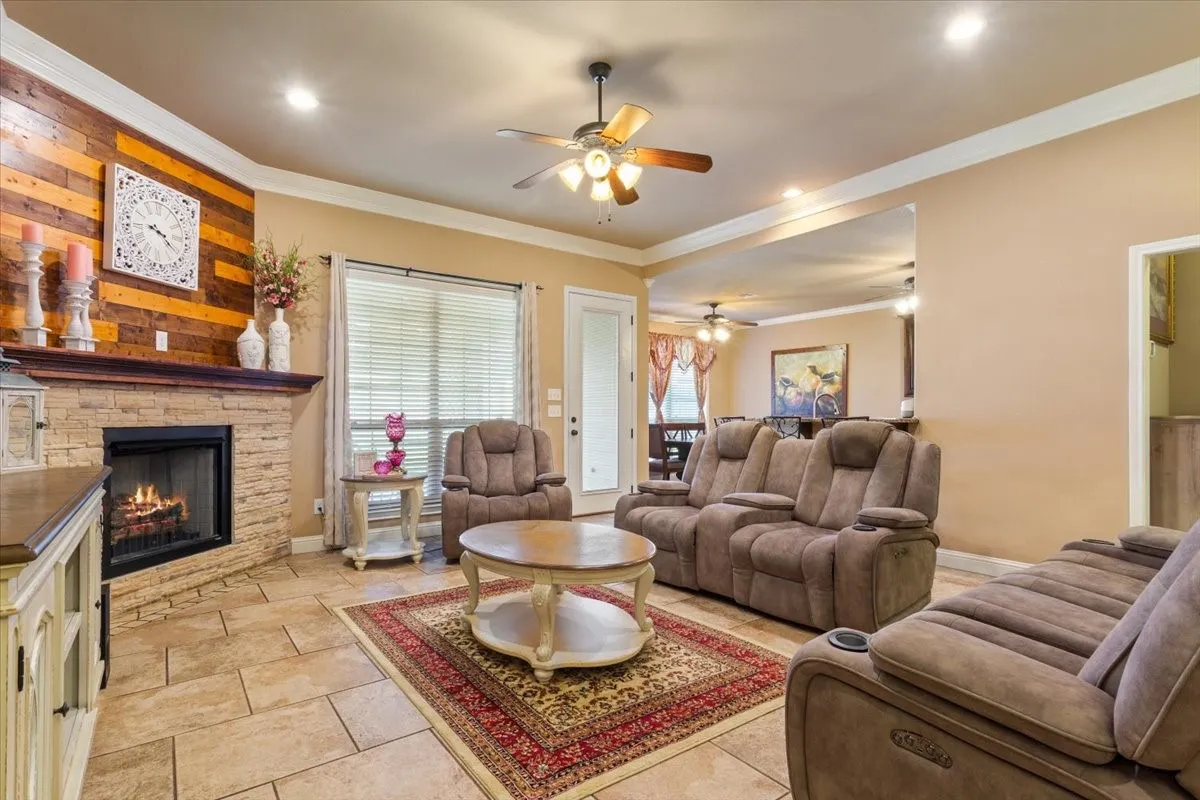 Single Family Residence For Sale in Mc Lennan County , 3005 Whistler Drive, Waco, Texas 76712, 3 Bedrooms, 2 Bathrooms, 2 Garage spaces, 1,664 Sqft, built in 2011, Price $325,000, mls#21290649, Real Estate Agent in Waco, Homes For Sale in Mc Lennan county, Homes For Sale in Waco, Realtor in Waco Texas, Real Estate Brokerage Independent Realty Texas, Luminita Cordes Realtor