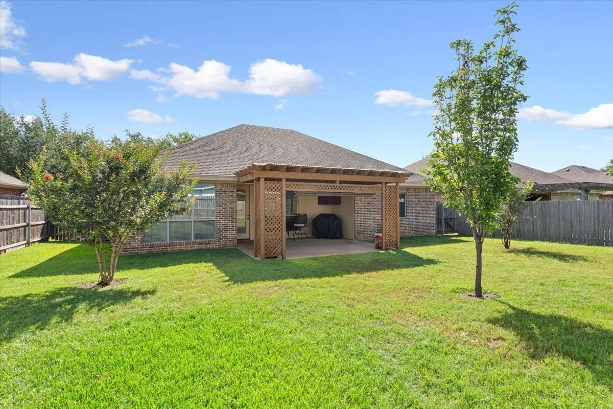 Single Family Residence For Sale in Mc Lennan County , 3005 Whistler Drive, Waco, Texas 76712, 3 Bedrooms, 2 Bathrooms, 2 Garage spaces, 1,664 Sqft, built in 2011, Price $325,000, mls#21290649, Real Estate Agent in Waco, Homes For Sale in Mc Lennan county, Homes For Sale in Waco, Realtor in Waco Texas, Real Estate Brokerage Independent Realty Texas, Luminita Cordes Realtor