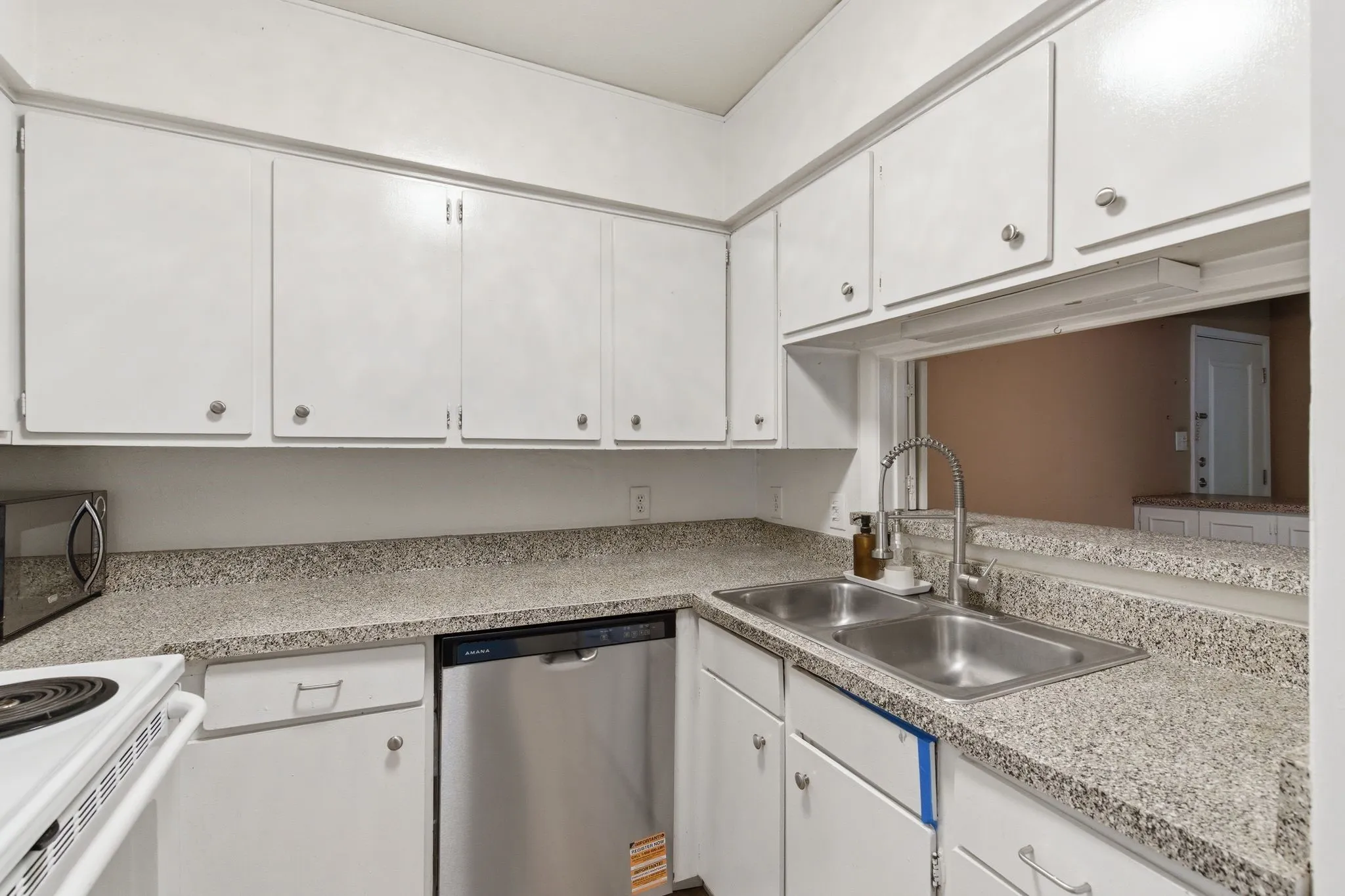 Condominium For Sale in Dallas County , 4112 Bowser Avenue 205, Dallas, Texas 75219, 2 Bedroom, 2 Bathroom, Garage spaces, 961 Sqft, built in 1968, mls#21290666, Real Estate Agent in Dallas, Homes For Sale in Dallas county, Homes For Sale in Dallas, Realtor in Dallas Texas, Real Estate Brokerage Independent Realty Texas, Luminita Cordes Realtor