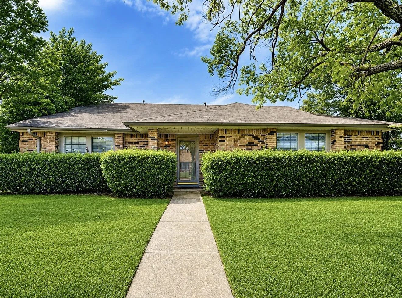 Single Family Residence For Rent in Denton County , 2821 Carnaby Lane, Flower Mound, Texas 75028, 3 Bedrooms, 2 Bathrooms, 2 Garage spaces, 1,790 Sqft, built in 1983, Price $2,395, mls#21290667, Real Estate Agent in Flower Mound, Homes For Rent in Denton county, Homes For Rent in Flower Mound, Realtor in Flower Mound Texas, Real Estate Brokerage Independent Realty Texas, Luminita Cordes Realtor
