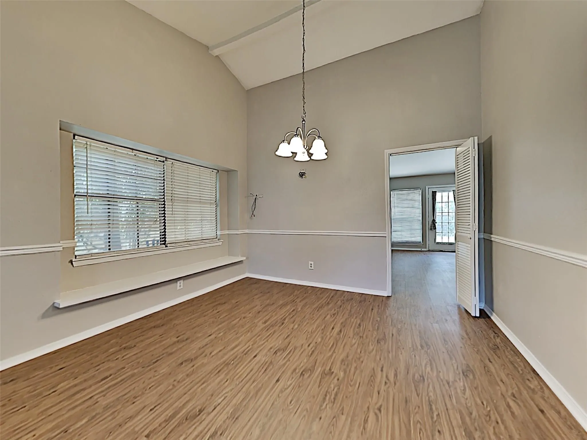 Single Family Residence For Rent in Denton County , 2821 Carnaby Lane, Flower Mound, Texas 75028, 3 Bedrooms, 2 Bathrooms, 2 Garage spaces, 1,790 Sqft, built in 1983, Price $2,395, mls#21290667, Real Estate Agent in Flower Mound, Homes For Rent in Denton county, Homes For Rent in Flower Mound, Realtor in Flower Mound Texas, Real Estate Brokerage Independent Realty Texas, Luminita Cordes Realtor
