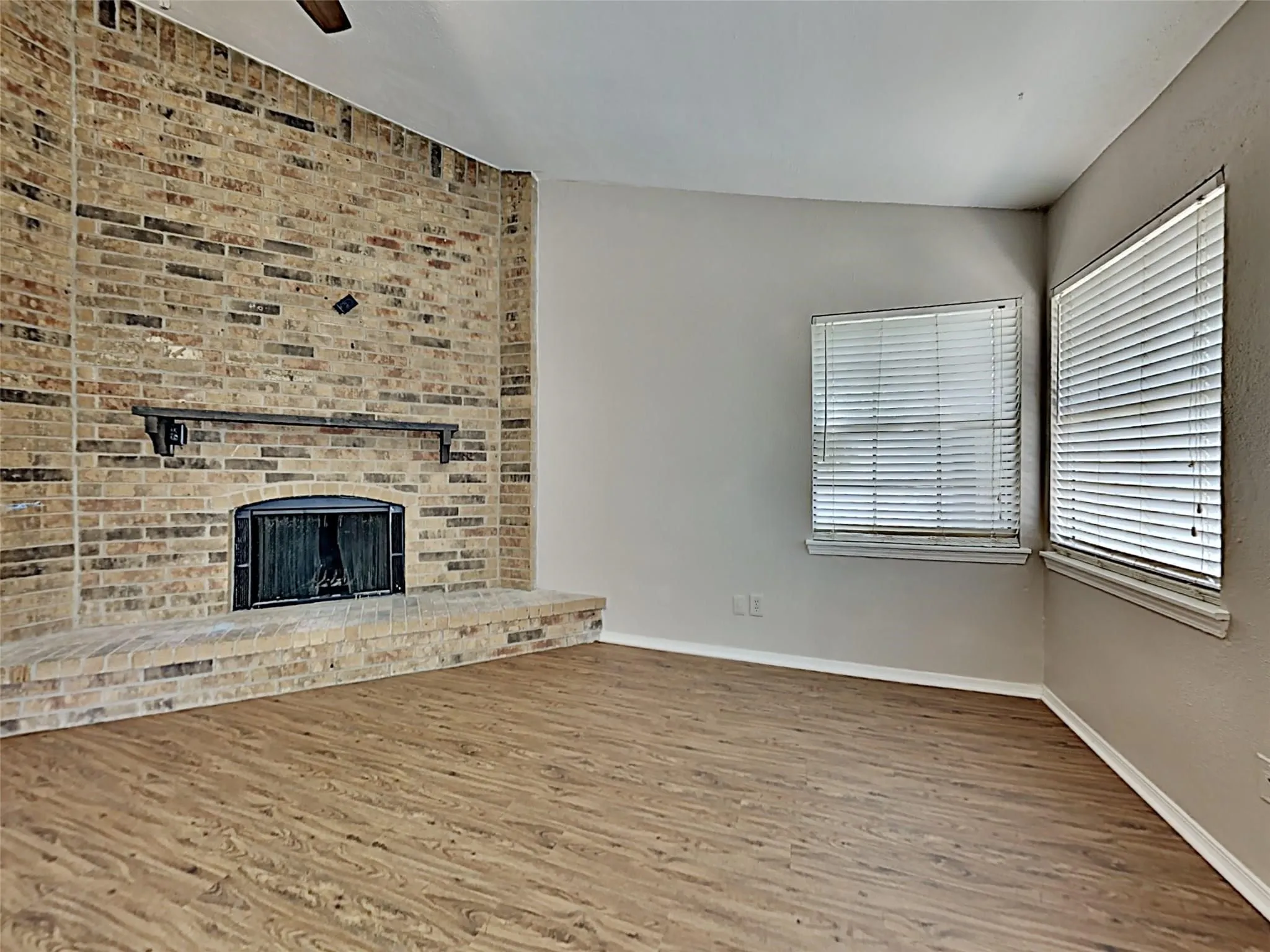 Single Family Residence For Rent in Denton County , 2821 Carnaby Lane, Flower Mound, Texas 75028, 3 Bedrooms, 2 Bathrooms, 2 Garage spaces, 1,790 Sqft, built in 1983, Price $2,395, mls#21290667, Real Estate Agent in Flower Mound, Homes For Rent in Denton county, Homes For Rent in Flower Mound, Realtor in Flower Mound Texas, Real Estate Brokerage Independent Realty Texas, Luminita Cordes Realtor