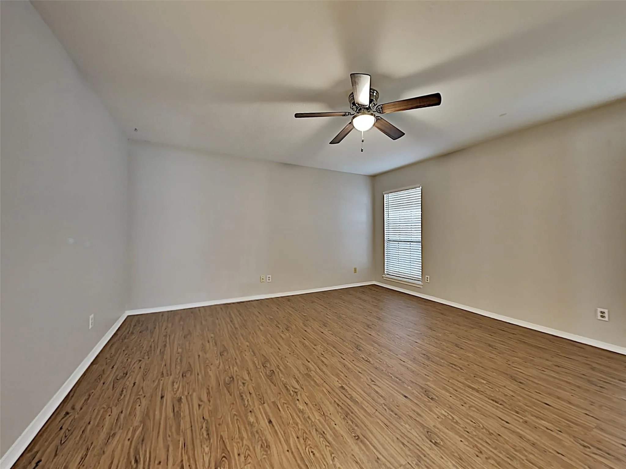 Single Family Residence For Rent in Denton County , 2821 Carnaby Lane, Flower Mound, Texas 75028, 3 Bedrooms, 2 Bathrooms, 2 Garage spaces, 1,790 Sqft, built in 1983, Price $2,395, mls#21290667, Real Estate Agent in Flower Mound, Homes For Rent in Denton county, Homes For Rent in Flower Mound, Realtor in Flower Mound Texas, Real Estate Brokerage Independent Realty Texas, Luminita Cordes Realtor