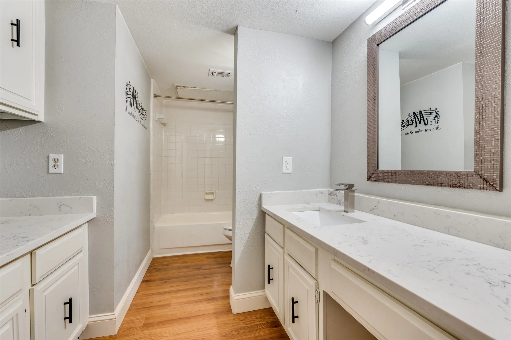 Condominium For Sale in Dallas County , 8560 Park Lane 75, Dallas, Texas 75231, 2 Bedroom, 3 Bathroom, 2 Garage spaces, 1,299 Sqft, built in 1974, mls#21290670, Real Estate Agent in Dallas, Homes For Sale in Dallas county, Homes For Sale in Dallas, Realtor in Dallas Texas, Real Estate Brokerage Independent Realty Texas, Luminita Cordes Realtor
