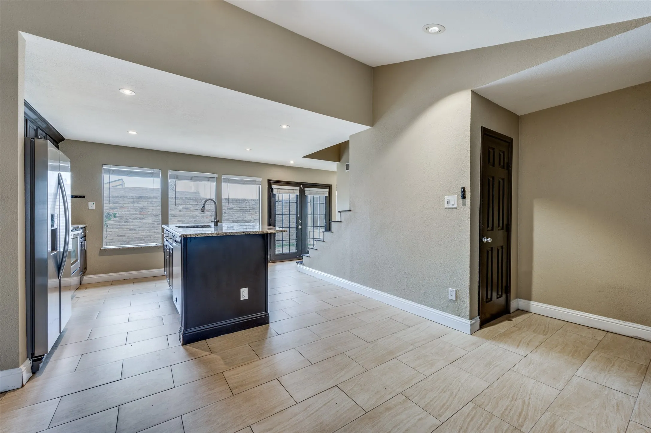 Condominium For Sale in Dallas County , 8560 Park Lane 75, Dallas, Texas 75231, 2 Bedroom, 3 Bathroom, 2 Garage spaces, 1,299 Sqft, built in 1974, mls#21290670, Real Estate Agent in Dallas, Homes For Sale in Dallas county, Homes For Sale in Dallas, Realtor in Dallas Texas, Real Estate Brokerage Independent Realty Texas, Luminita Cordes Realtor