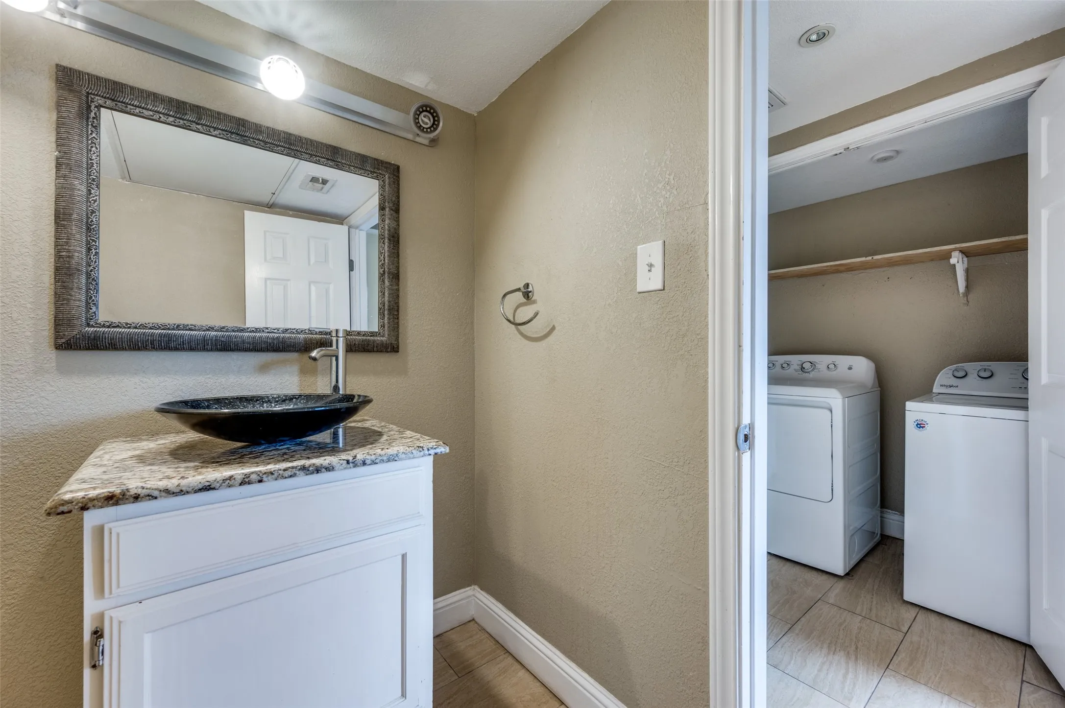 Condominium For Sale in Dallas County , 8560 Park Lane 75, Dallas, Texas 75231, 2 Bedroom, 3 Bathroom, 2 Garage spaces, 1,299 Sqft, built in 1974, mls#21290670, Real Estate Agent in Dallas, Homes For Sale in Dallas county, Homes For Sale in Dallas, Realtor in Dallas Texas, Real Estate Brokerage Independent Realty Texas, Luminita Cordes Realtor