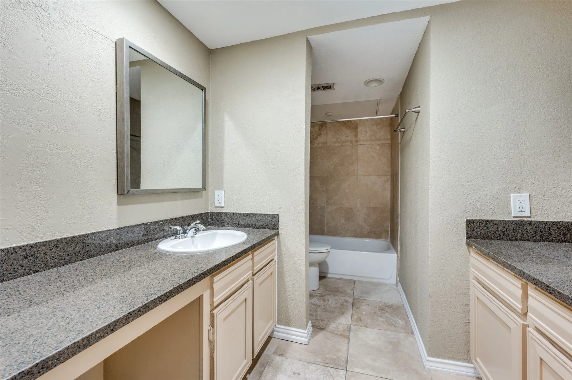 Condominium For Sale in Dallas County , 8560 Park Lane 75, Dallas, Texas 75231, 2 Bedroom, 3 Bathroom, 2 Garage spaces, 1,299 Sqft, built in 1974, mls#21290670, Real Estate Agent in Dallas, Homes For Sale in Dallas county, Homes For Sale in Dallas, Realtor in Dallas Texas, Real Estate Brokerage Independent Realty Texas, Luminita Cordes Realtor
