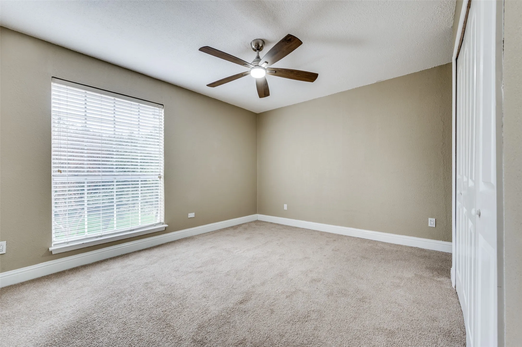 Condominium For Sale in Dallas County , 8560 Park Lane 75, Dallas, Texas 75231, 2 Bedroom, 3 Bathroom, 2 Garage spaces, 1,299 Sqft, built in 1974, mls#21290670, Real Estate Agent in Dallas, Homes For Sale in Dallas county, Homes For Sale in Dallas, Realtor in Dallas Texas, Real Estate Brokerage Independent Realty Texas, Luminita Cordes Realtor