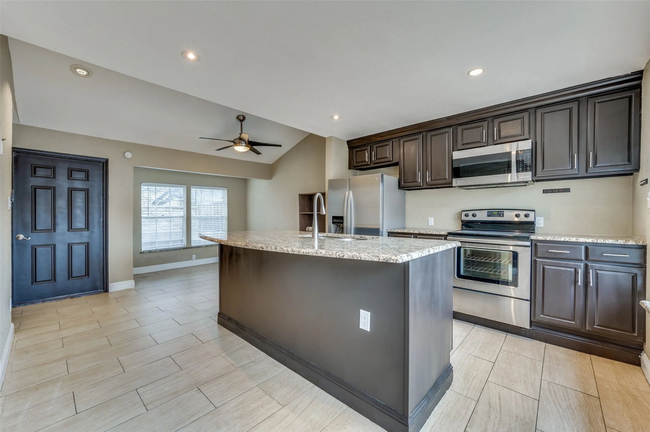Condominium For Sale in Dallas County , 8560 Park Lane 75, Dallas, Texas 75231, 2 Bedroom, 3 Bathroom, 2 Garage spaces, 1,299 Sqft, built in 1974, mls#21290670, Real Estate Agent in Dallas, Homes For Sale in Dallas county, Homes For Sale in Dallas, Realtor in Dallas Texas, Real Estate Brokerage Independent Realty Texas, Luminita Cordes Realtor