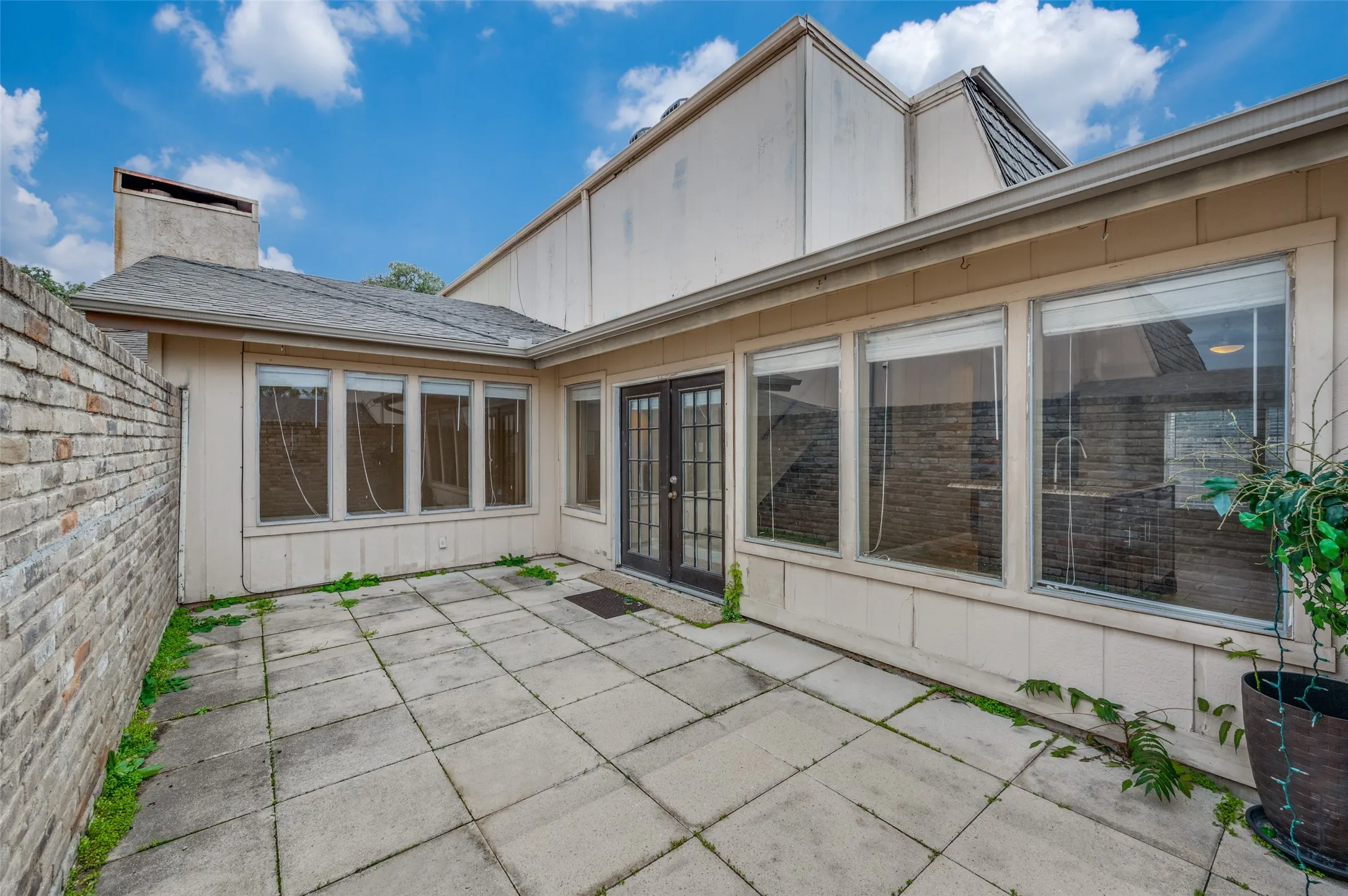 Condominium For Sale in Dallas County , 8560 Park Lane 75, Dallas, Texas 75231, 2 Bedroom, 3 Bathroom, 2 Garage spaces, 1,299 Sqft, built in 1974, mls#21290670, Real Estate Agent in Dallas, Homes For Sale in Dallas county, Homes For Sale in Dallas, Realtor in Dallas Texas, Real Estate Brokerage Independent Realty Texas, Luminita Cordes Realtor