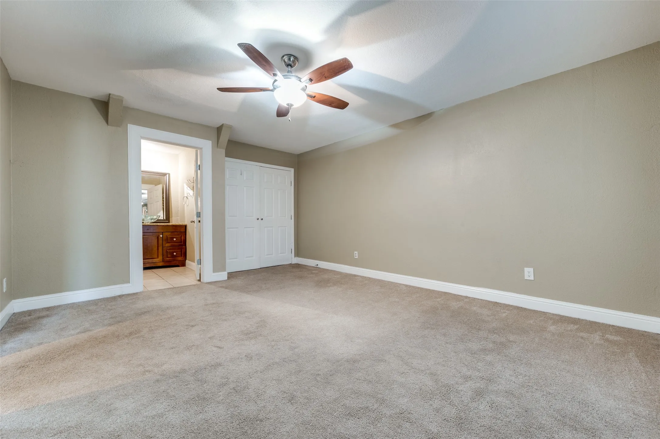 Condominium For Sale in Dallas County , 8560 Park Lane 75, Dallas, Texas 75231, 2 Bedroom, 3 Bathroom, 2 Garage spaces, 1,299 Sqft, built in 1974, mls#21290670, Real Estate Agent in Dallas, Homes For Sale in Dallas county, Homes For Sale in Dallas, Realtor in Dallas Texas, Real Estate Brokerage Independent Realty Texas, Luminita Cordes Realtor