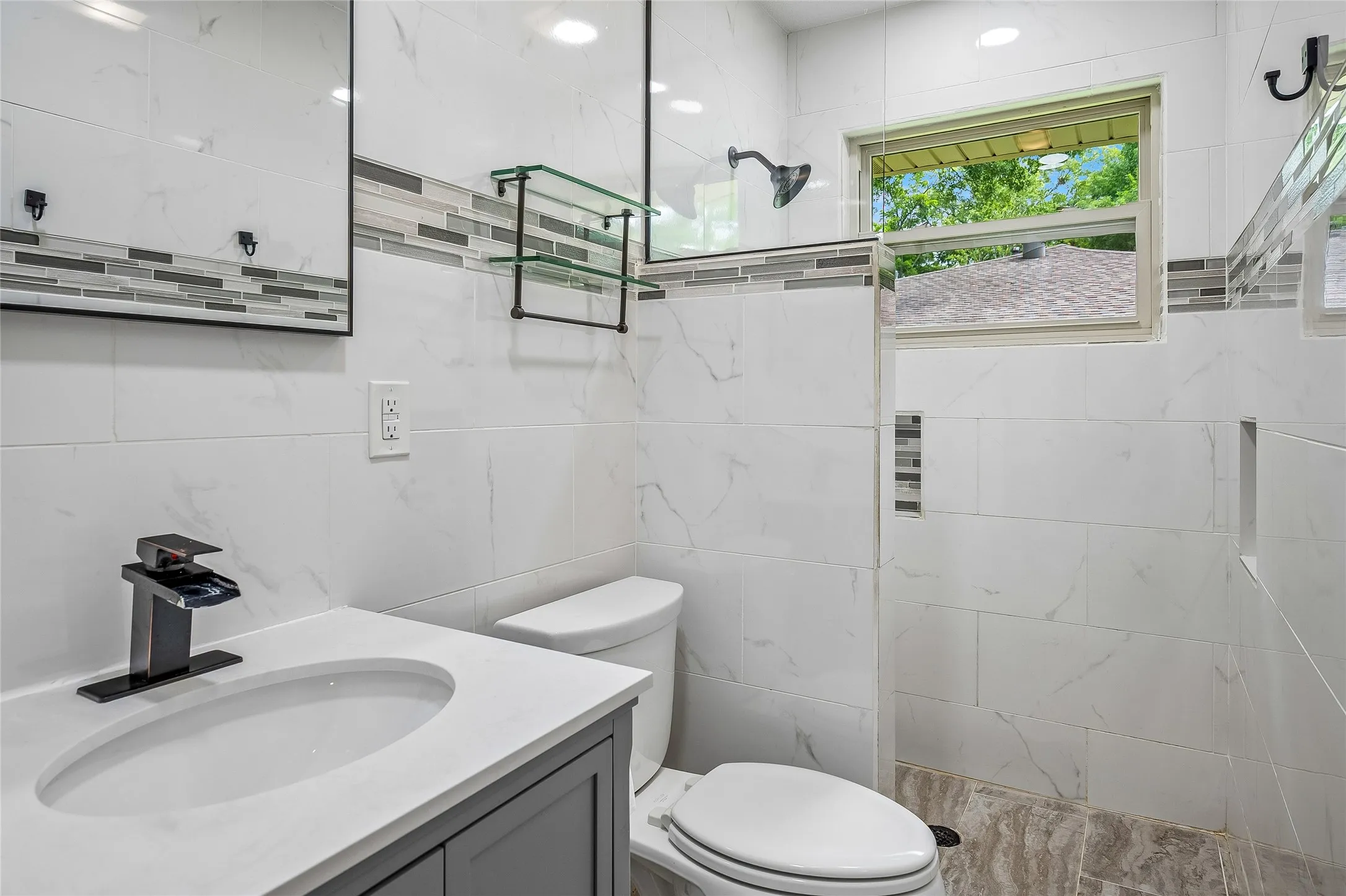 Single Family Residence For Sale in Dallas County , 13430 Challaburton Drive, Farmers Branch, Texas 75234, 3 Bedroom, 2 Bathroom, Garage spaces, 1,597 Sqft, built in 1958, mls#21275271, Real Estate Agent in Farmers Branch, Homes For Sale in Dallas county, Homes For Sale in Farmers Branch, Realtor in Farmers Branch Texas, Real Estate Brokerage Independent Realty Texas, Luminita Cordes Realtor