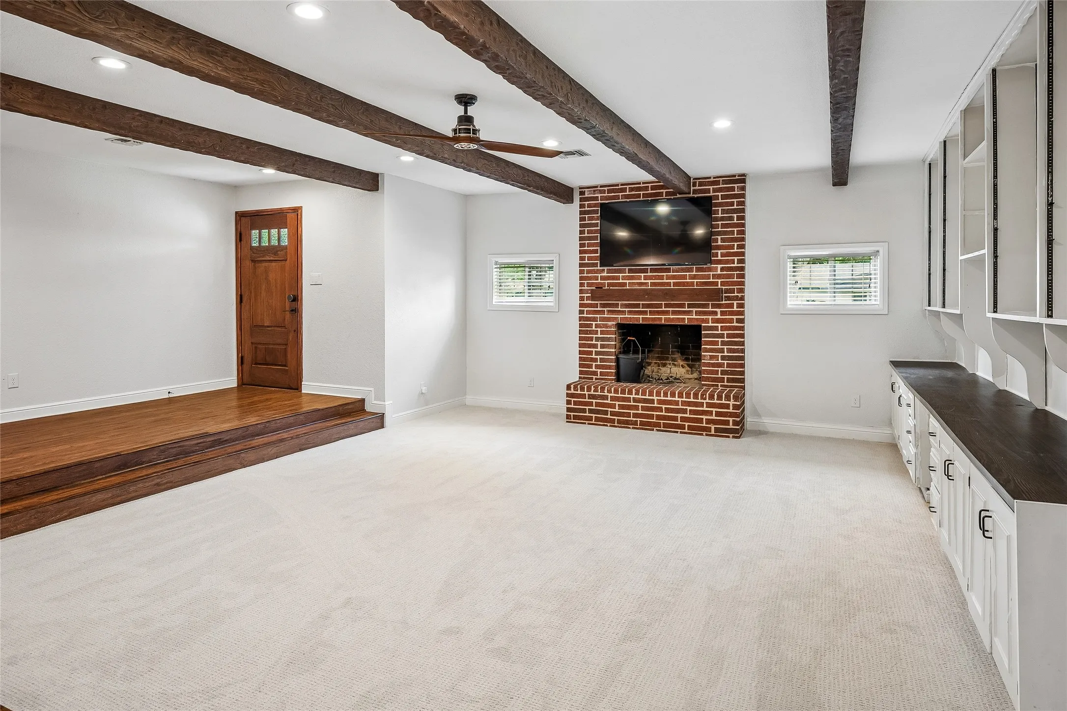 Single Family Residence For Sale in Dallas County , 13430 Challaburton Drive, Farmers Branch, Texas 75234, 3 Bedroom, 2 Bathroom, Garage spaces, 1,597 Sqft, built in 1958, mls#21275271, Real Estate Agent in Farmers Branch, Homes For Sale in Dallas county, Homes For Sale in Farmers Branch, Realtor in Farmers Branch Texas, Real Estate Brokerage Independent Realty Texas, Luminita Cordes Realtor