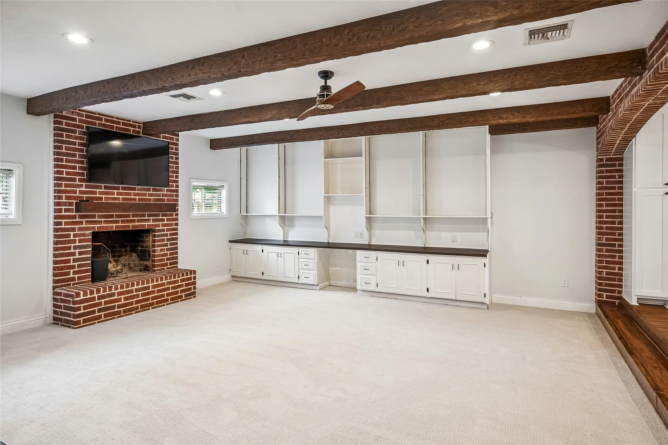 Single Family Residence For Sale in Dallas County , 13430 Challaburton Drive, Farmers Branch, Texas 75234, 3 Bedroom, 2 Bathroom, Garage spaces, 1,597 Sqft, built in 1958, mls#21275271, Real Estate Agent in Farmers Branch, Homes For Sale in Dallas county, Homes For Sale in Farmers Branch, Realtor in Farmers Branch Texas, Real Estate Brokerage Independent Realty Texas, Luminita Cordes Realtor