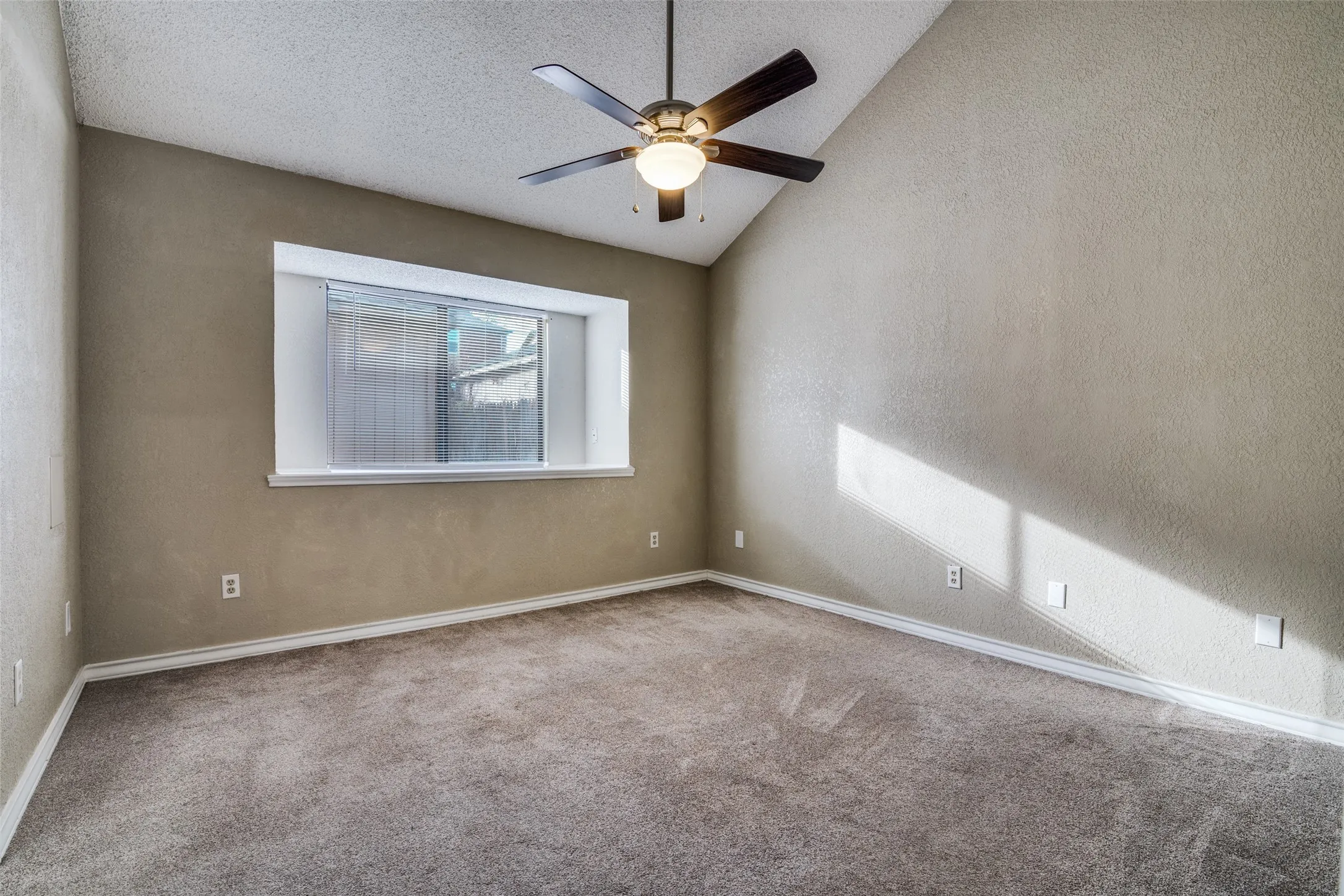 Duplex For Rent in Dallas County , 4803 Clover Haven Street, Dallas, Texas 75227, 3 Bedrooms, 2 Bathrooms, 2 Garage spaces, 1,151 Sqft, built in 1986, Price $1,805, mls#21290703, Real Estate Agent in Dallas, Homes For Rent in Dallas county, Homes For Rent in Dallas, Realtor in Dallas Texas, Real Estate Brokerage Independent Realty Texas, Luminita Cordes Realtor