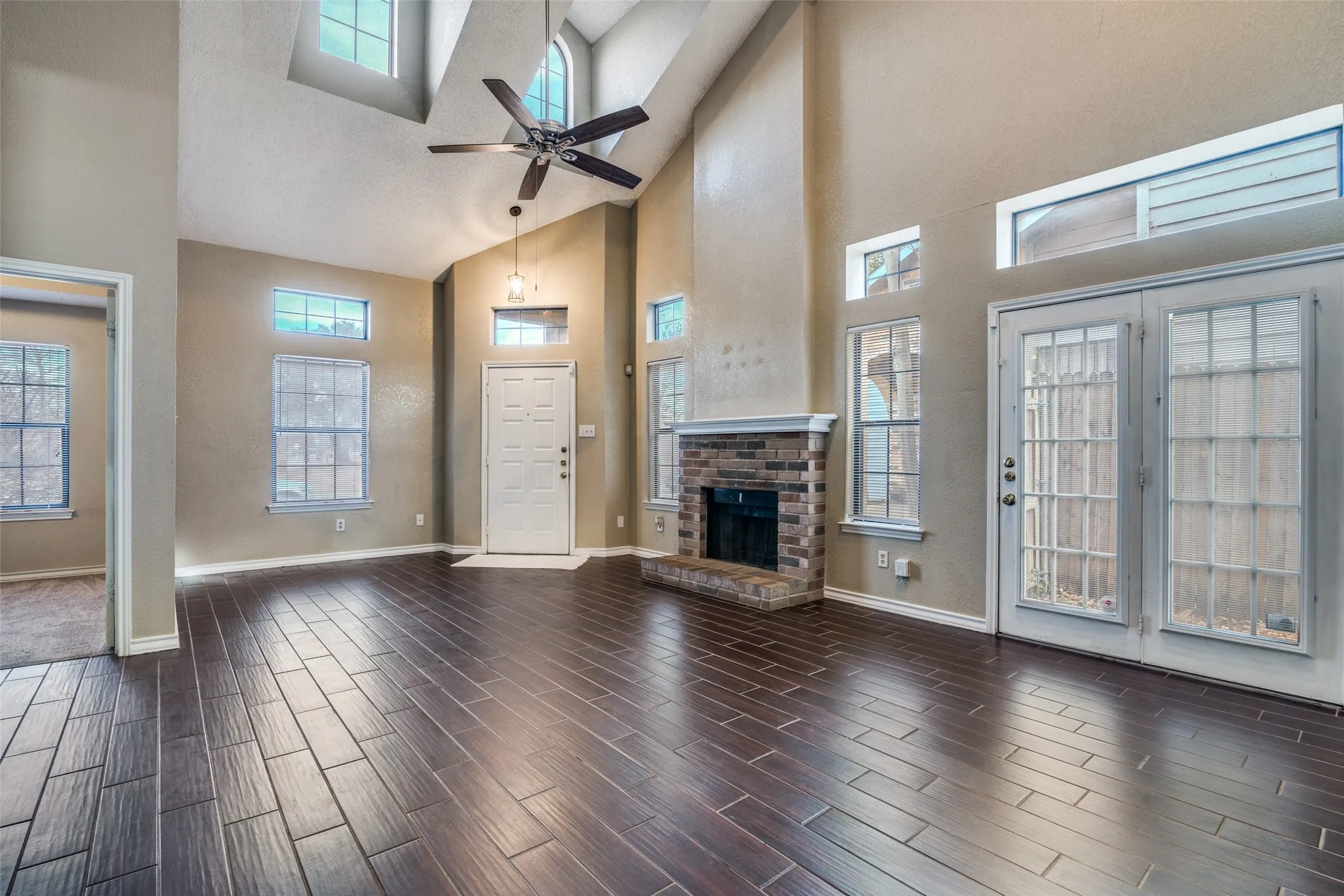 Duplex For Rent in Dallas County , 4803 Clover Haven Street, Dallas, Texas 75227, 3 Bedrooms, 2 Bathrooms, 2 Garage spaces, 1,151 Sqft, built in 1986, Price $1,805, mls#21290703, Real Estate Agent in Dallas, Homes For Rent in Dallas county, Homes For Rent in Dallas, Realtor in Dallas Texas, Real Estate Brokerage Independent Realty Texas, Luminita Cordes Realtor