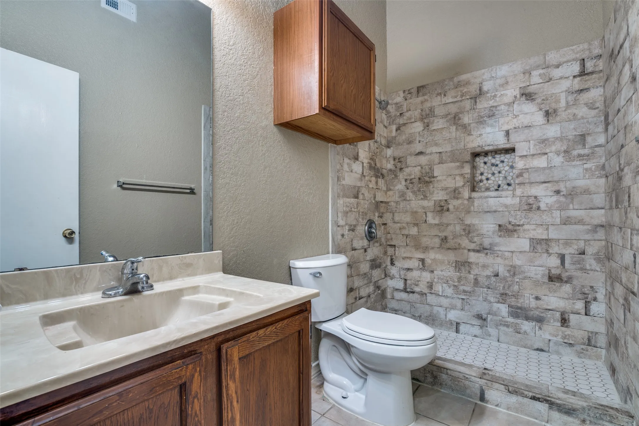 Duplex For Rent in Dallas County , 4803 Clover Haven Street, Dallas, Texas 75227, 3 Bedrooms, 2 Bathrooms, 2 Garage spaces, 1,151 Sqft, built in 1986, Price $1,805, mls#21290703, Real Estate Agent in Dallas, Homes For Rent in Dallas county, Homes For Rent in Dallas, Realtor in Dallas Texas, Real Estate Brokerage Independent Realty Texas, Luminita Cordes Realtor