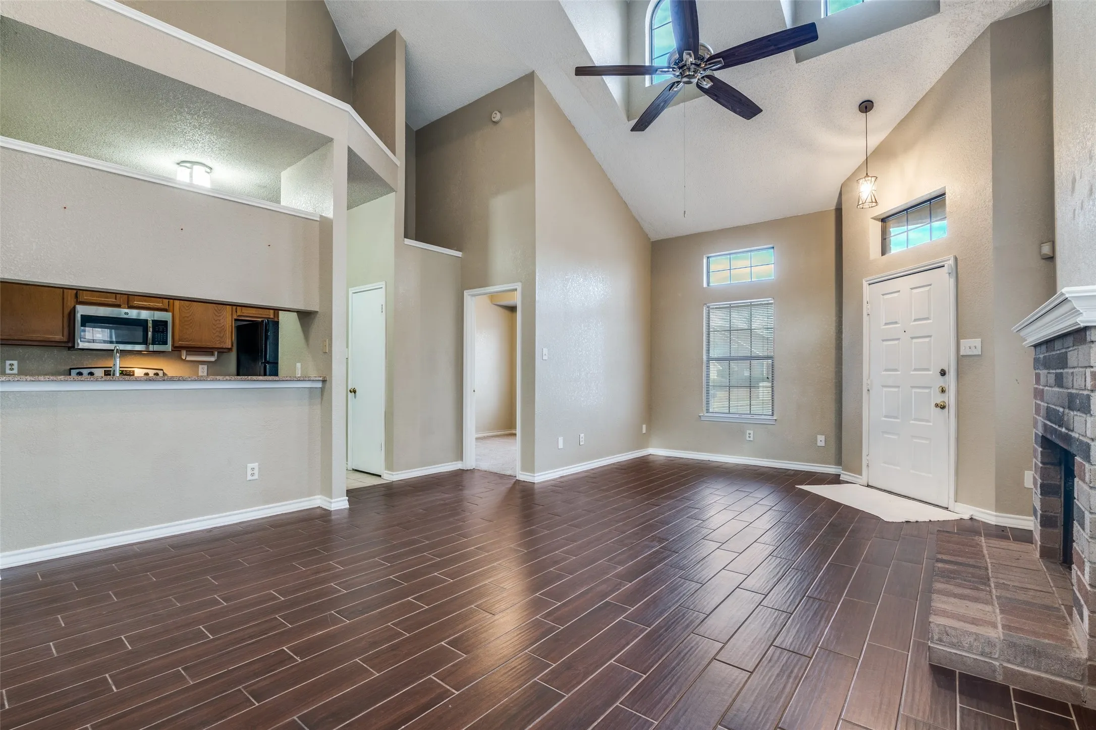 Duplex For Rent in Dallas County , 4803 Clover Haven Street, Dallas, Texas 75227, 3 Bedrooms, 2 Bathrooms, 2 Garage spaces, 1,151 Sqft, built in 1986, Price $1,805, mls#21290703, Real Estate Agent in Dallas, Homes For Rent in Dallas county, Homes For Rent in Dallas, Realtor in Dallas Texas, Real Estate Brokerage Independent Realty Texas, Luminita Cordes Realtor