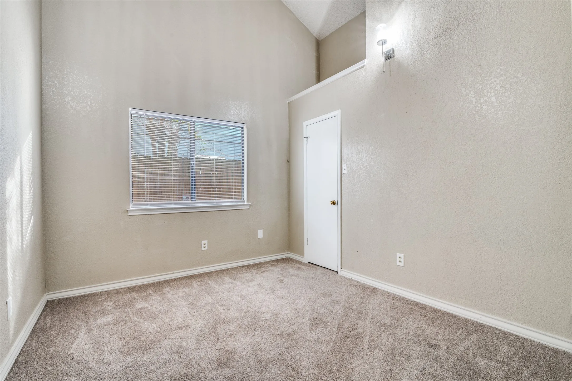 Duplex For Rent in Dallas County , 4803 Clover Haven Street, Dallas, Texas 75227, 3 Bedrooms, 2 Bathrooms, 2 Garage spaces, 1,151 Sqft, built in 1986, Price $1,805, mls#21290703, Real Estate Agent in Dallas, Homes For Rent in Dallas county, Homes For Rent in Dallas, Realtor in Dallas Texas, Real Estate Brokerage Independent Realty Texas, Luminita Cordes Realtor