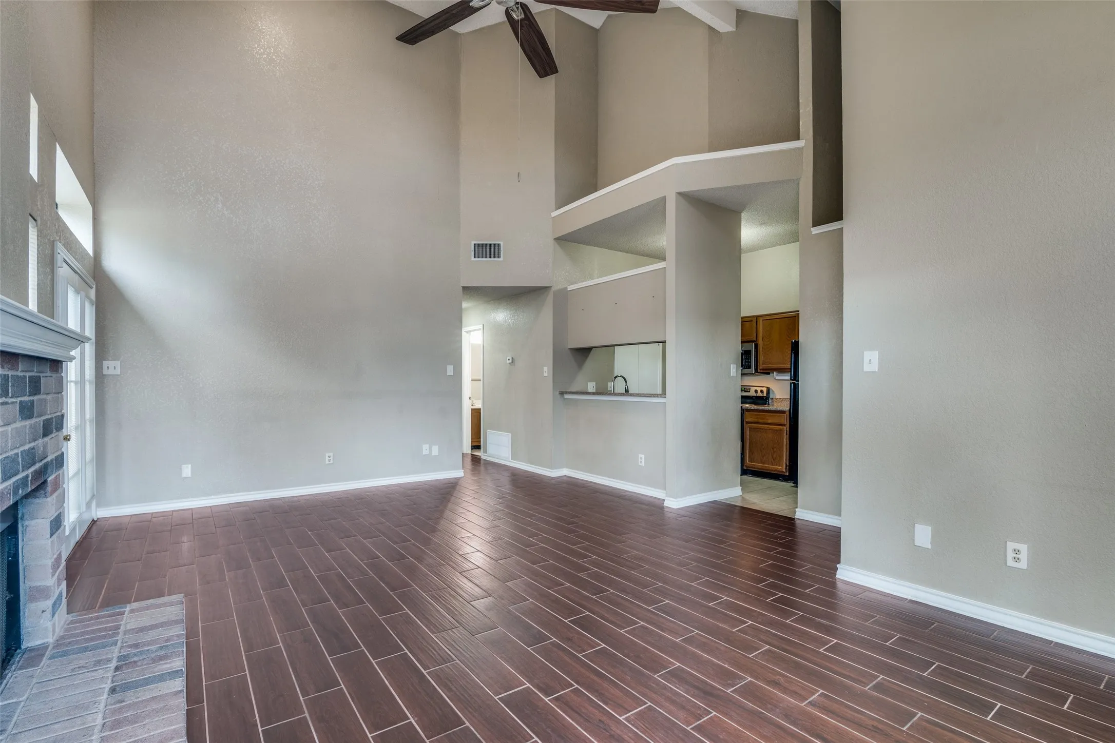 Duplex For Rent in Dallas County , 4803 Clover Haven Street, Dallas, Texas 75227, 3 Bedrooms, 2 Bathrooms, 2 Garage spaces, 1,151 Sqft, built in 1986, Price $1,805, mls#21290703, Real Estate Agent in Dallas, Homes For Rent in Dallas county, Homes For Rent in Dallas, Realtor in Dallas Texas, Real Estate Brokerage Independent Realty Texas, Luminita Cordes Realtor