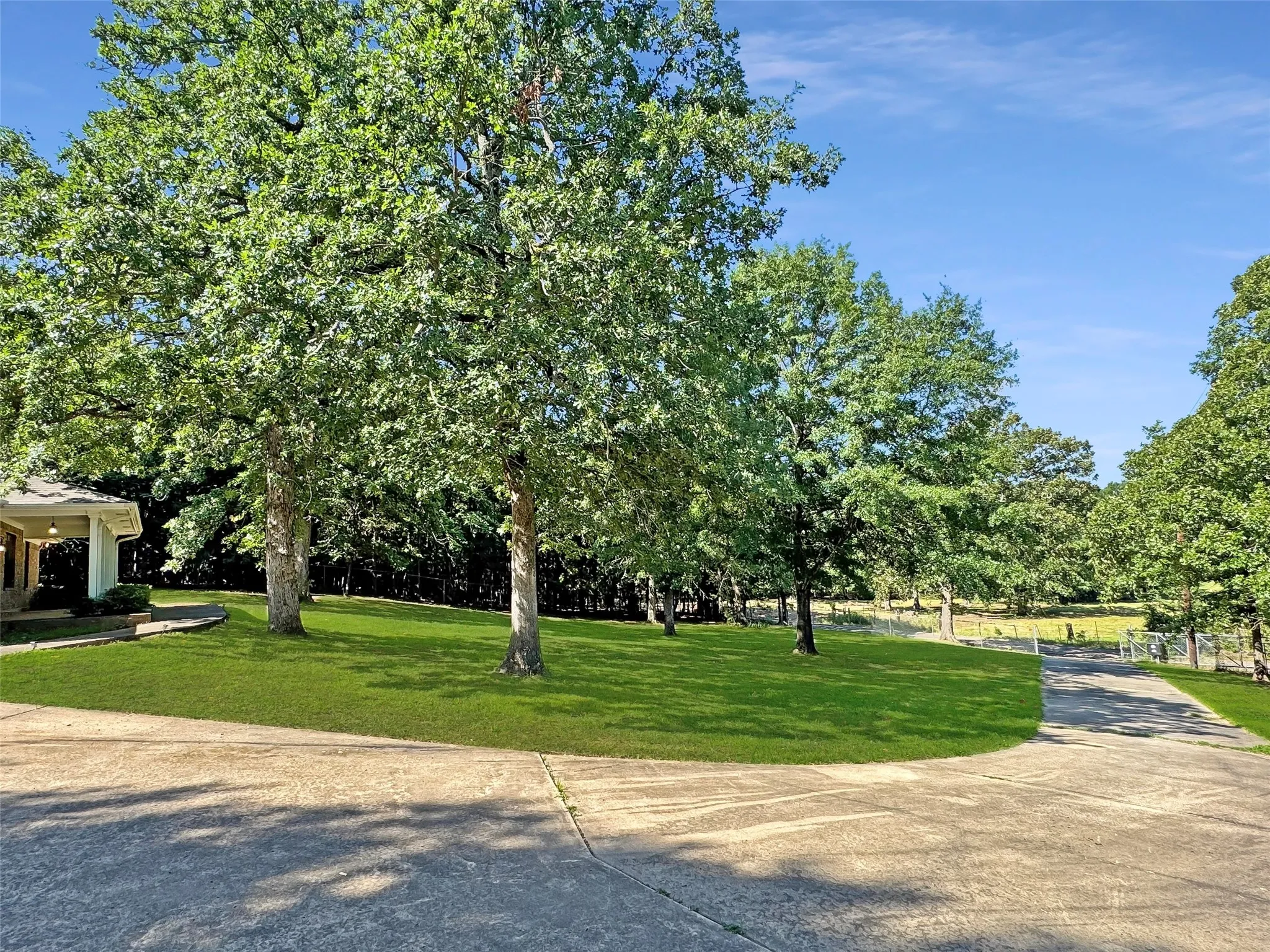 Single Family Residence For Sale in Lamar County , 3870 County Road 45080, Arthur City, Texas 75411, 3 Bedroom, 3 Bathroom, 2 Garage spaces, 1,600 Sqft, built in 2000, mls#21288665, Real Estate Agent in Arthur City, Homes For Sale in Lamar county, Homes For Sale in Arthur City, Realtor in Arthur City Texas, Real Estate Brokerage Independent Realty Texas, Luminita Cordes Realtor