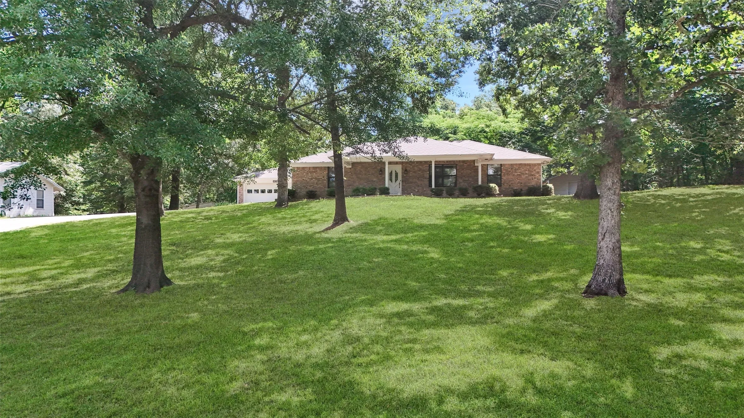 Single Family Residence For Sale in Lamar County , 3870 County Road 45080, Arthur City, Texas 75411, 3 Bedroom, 3 Bathroom, 2 Garage spaces, 1,600 Sqft, built in 2000, mls#21288665, Real Estate Agent in Arthur City, Homes For Sale in Lamar county, Homes For Sale in Arthur City, Realtor in Arthur City Texas, Real Estate Brokerage Independent Realty Texas, Luminita Cordes Realtor