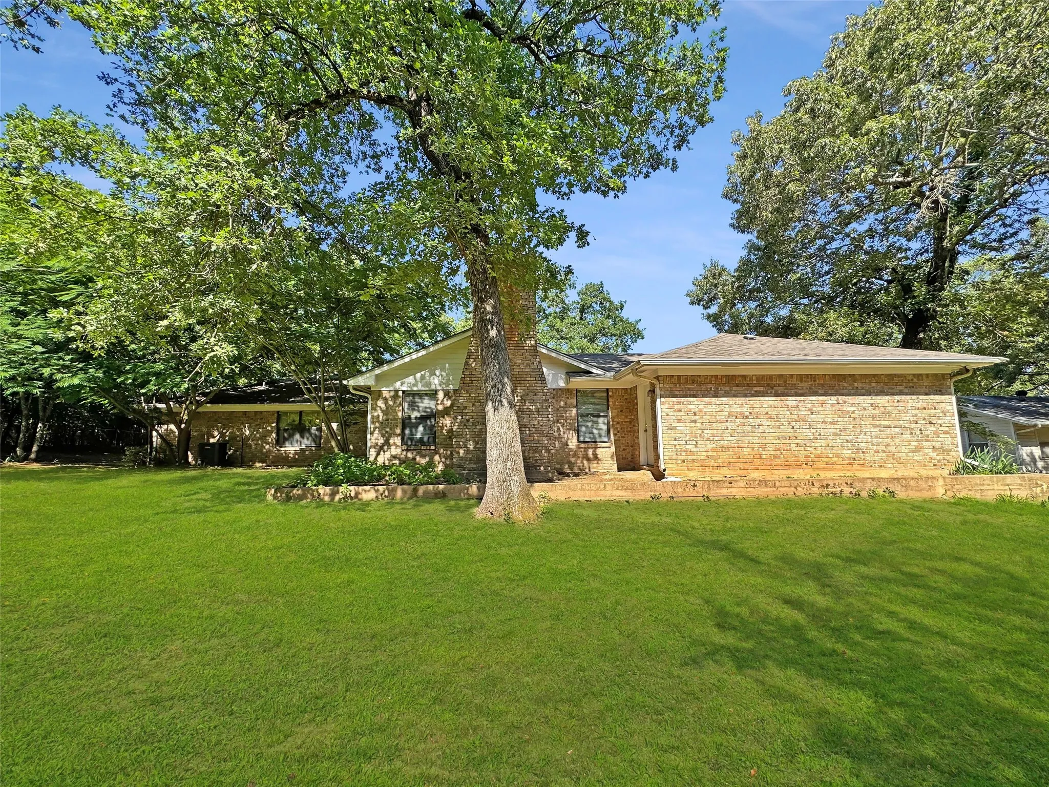 Single Family Residence For Sale in Lamar County , 3870 County Road 45080, Arthur City, Texas 75411, 3 Bedroom, 3 Bathroom, 2 Garage spaces, 1,600 Sqft, built in 2000, mls#21288665, Real Estate Agent in Arthur City, Homes For Sale in Lamar county, Homes For Sale in Arthur City, Realtor in Arthur City Texas, Real Estate Brokerage Independent Realty Texas, Luminita Cordes Realtor