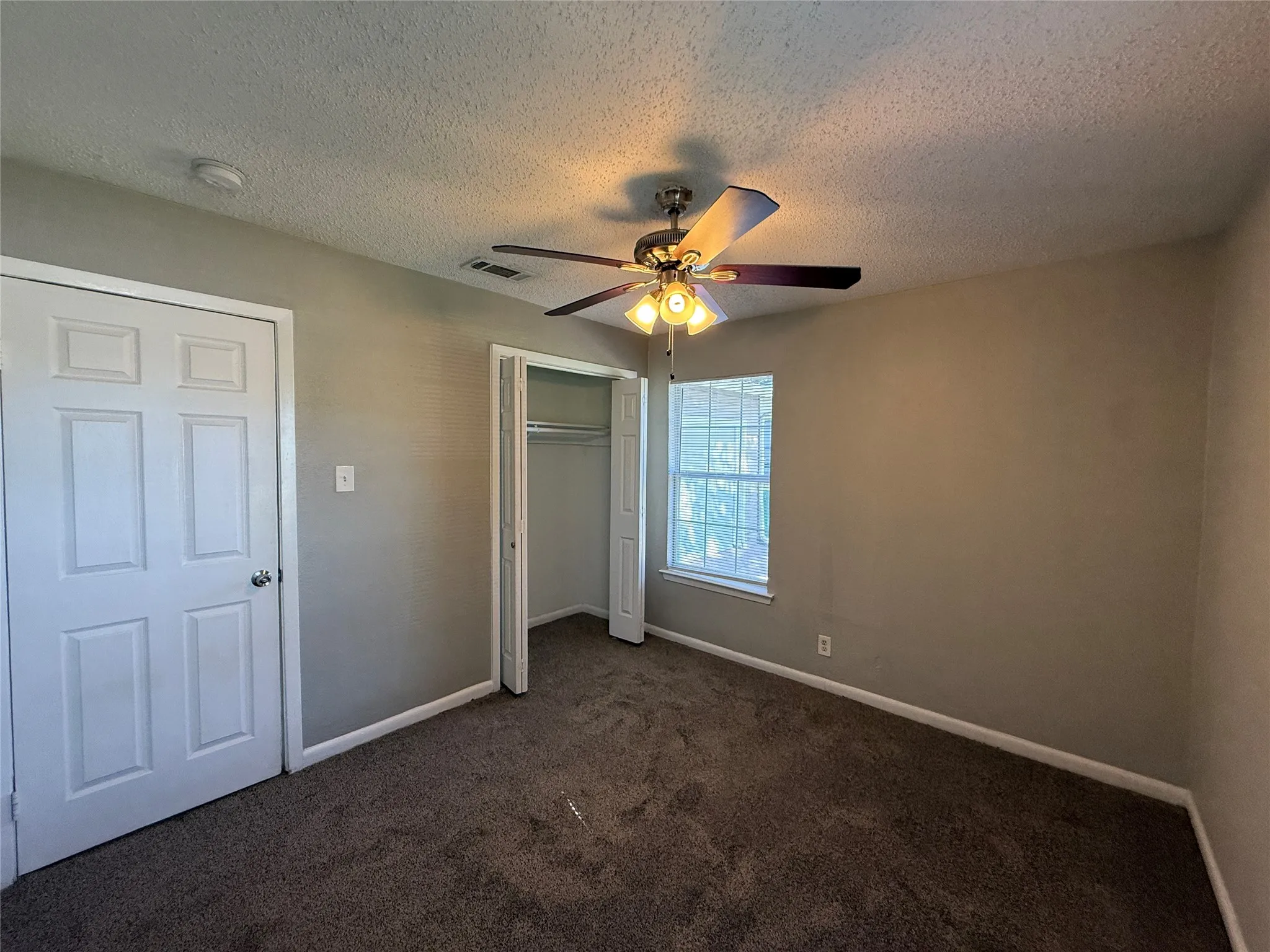 Single Family Residence For Rent in Dallas County , 303 Ridgefield Circle, Mesquite, Texas 75149, 3 Bedroom, 1 Bathroom, 1 Garage spaces, 1,021 Sqft, built in 1956, mls#21290711, Real Estate Agent in Mesquite, Homes For Rent in Dallas county, Homes For Rent in Mesquite, Realtor in Mesquite Texas, Real Estate Brokerage Independent Realty Texas, Luminita Cordes Realtor
