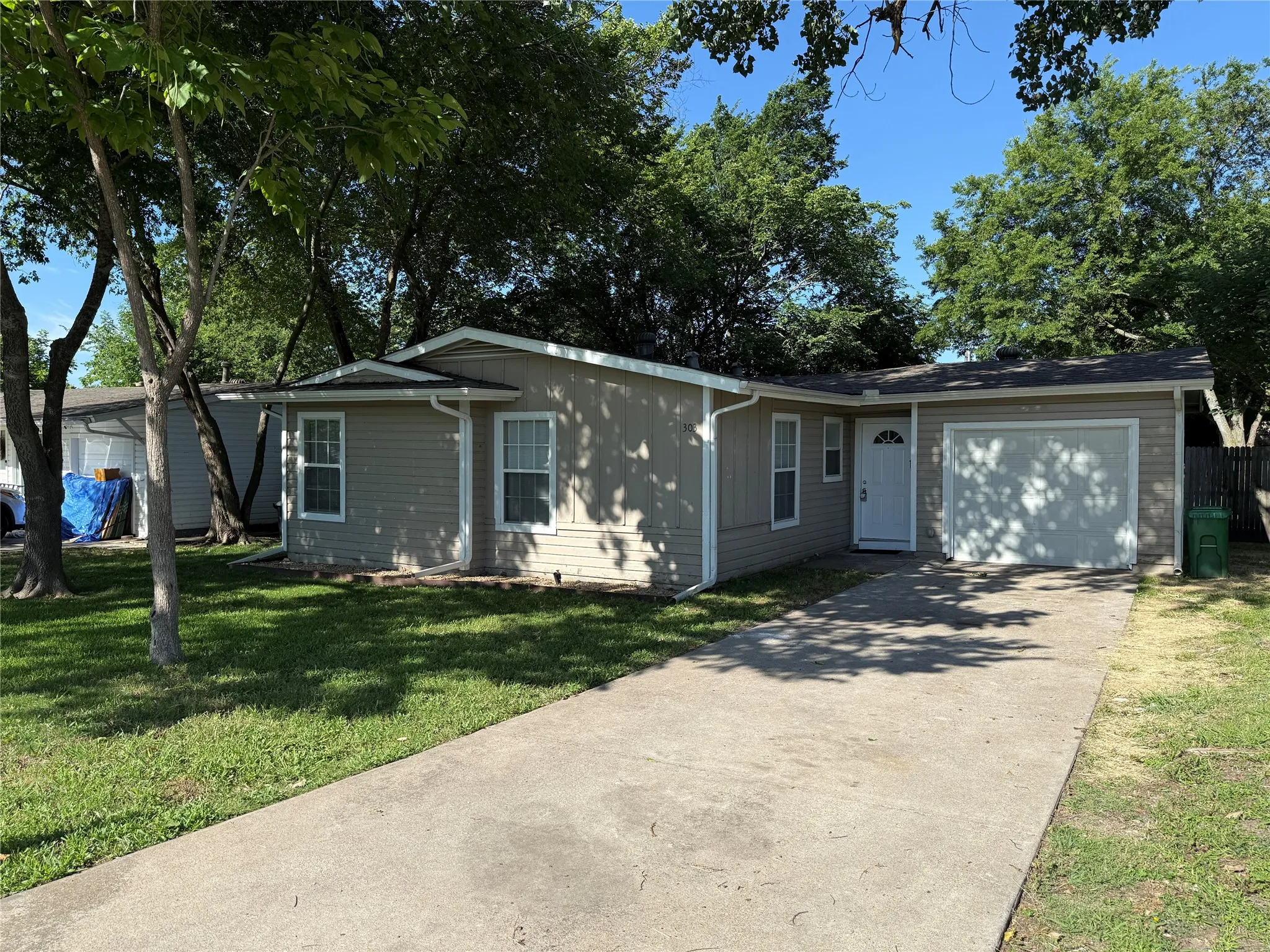 Single Family Residence For Rent in Dallas County , 303 Ridgefield Circle, Mesquite, Texas 75149, 3 Bedroom, 1 Bathroom, 1 Garage spaces, 1,021 Sqft, built in 1956, mls#21290711, Real Estate Agent in Mesquite, Homes For Rent in Dallas county, Homes For Rent in Mesquite, Realtor in Mesquite Texas, Real Estate Brokerage Independent Realty Texas, Luminita Cordes Realtor