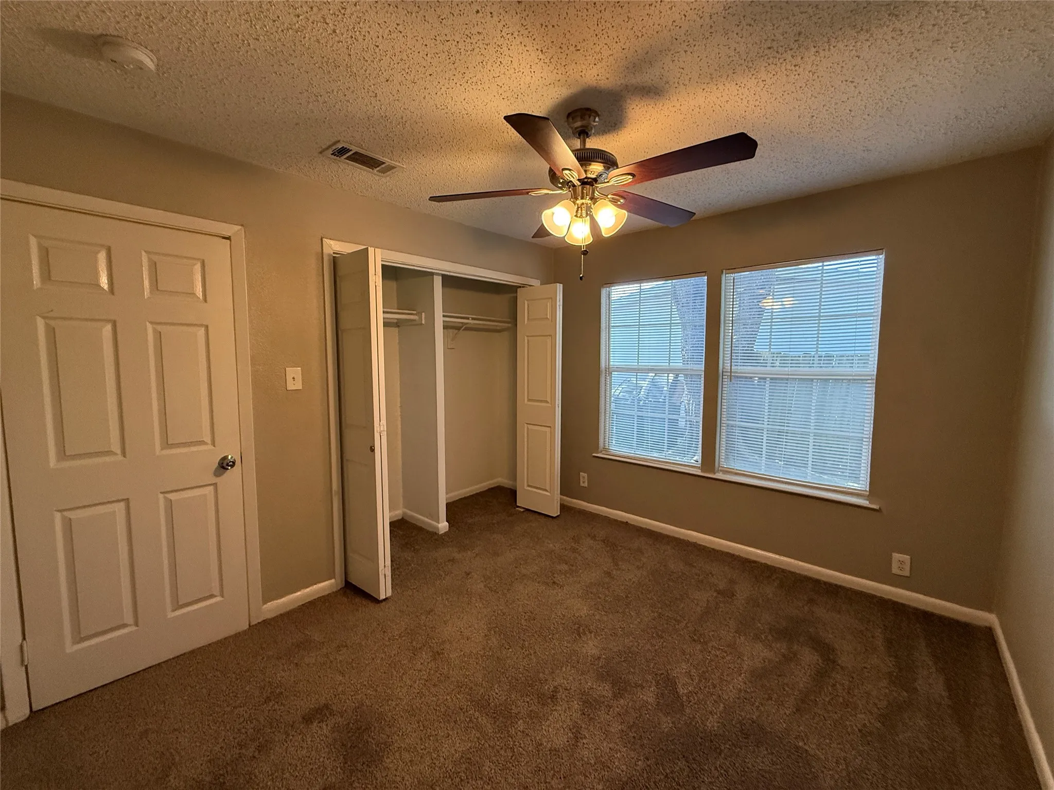 Single Family Residence For Rent in Dallas County , 303 Ridgefield Circle, Mesquite, Texas 75149, 3 Bedroom, 1 Bathroom, 1 Garage spaces, 1,021 Sqft, built in 1956, mls#21290711, Real Estate Agent in Mesquite, Homes For Rent in Dallas county, Homes For Rent in Mesquite, Realtor in Mesquite Texas, Real Estate Brokerage Independent Realty Texas, Luminita Cordes Realtor