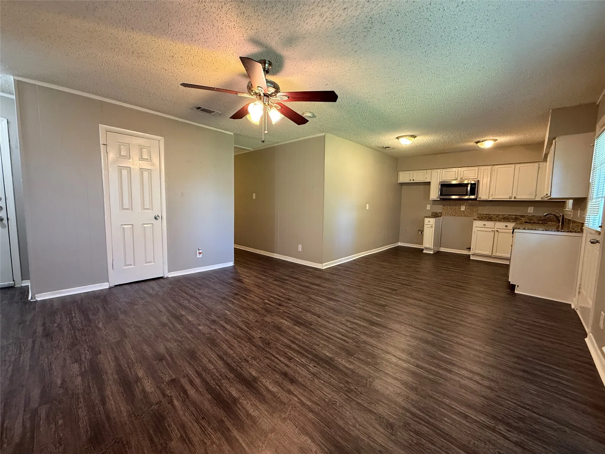 Single Family Residence For Rent in Dallas County , 303 Ridgefield Circle, Mesquite, Texas 75149, 3 Bedroom, 1 Bathroom, 1 Garage spaces, 1,021 Sqft, built in 1956, mls#21290711, Real Estate Agent in Mesquite, Homes For Rent in Dallas county, Homes For Rent in Mesquite, Realtor in Mesquite Texas, Real Estate Brokerage Independent Realty Texas, Luminita Cordes Realtor