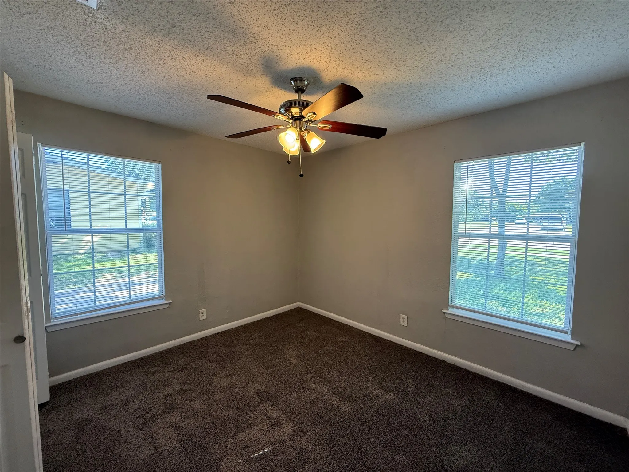 Single Family Residence For Rent in Dallas County , 303 Ridgefield Circle, Mesquite, Texas 75149, 3 Bedroom, 1 Bathroom, 1 Garage spaces, 1,021 Sqft, built in 1956, mls#21290711, Real Estate Agent in Mesquite, Homes For Rent in Dallas county, Homes For Rent in Mesquite, Realtor in Mesquite Texas, Real Estate Brokerage Independent Realty Texas, Luminita Cordes Realtor
