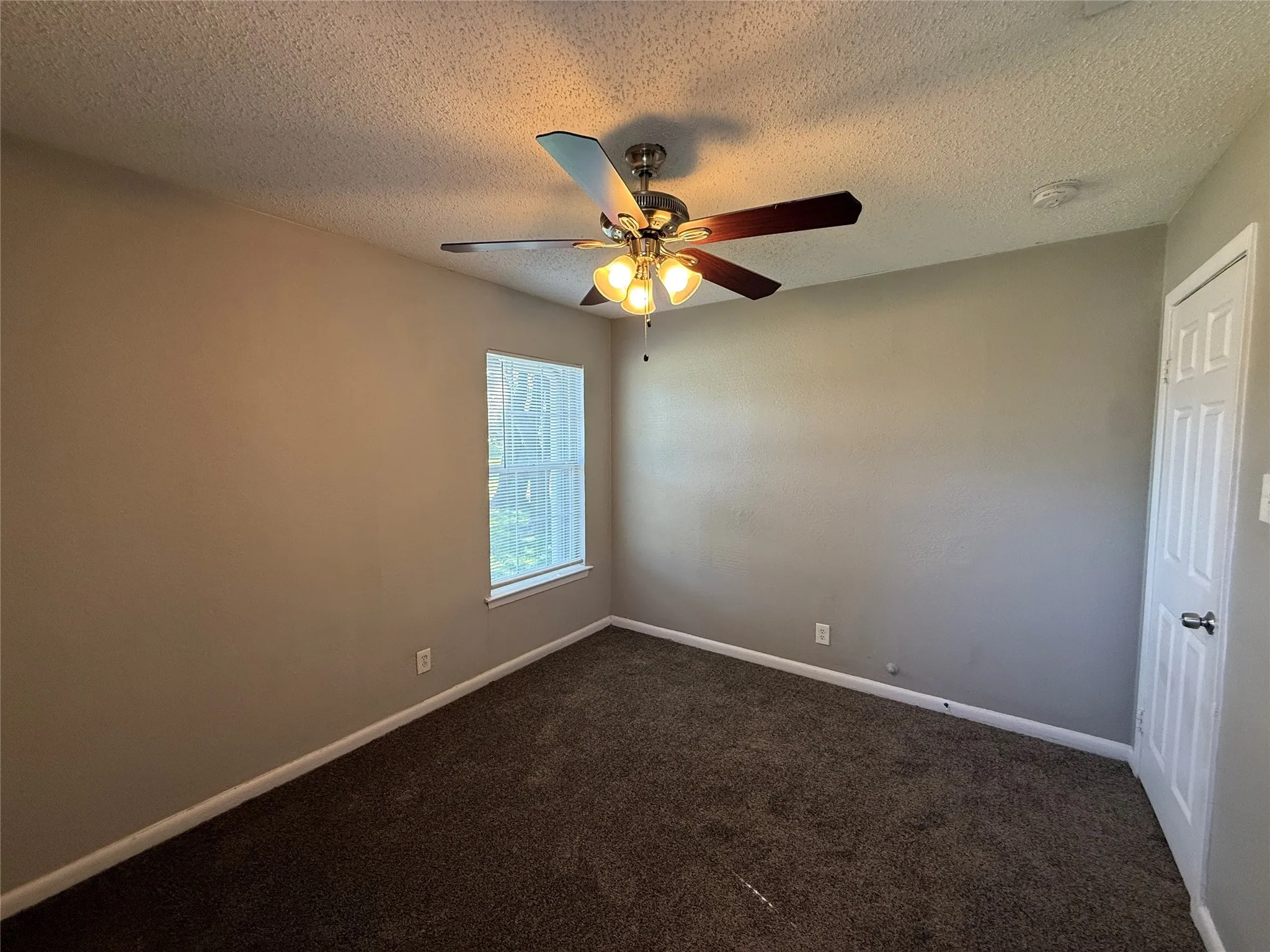 Single Family Residence For Rent in Dallas County , 303 Ridgefield Circle, Mesquite, Texas 75149, 3 Bedroom, 1 Bathroom, 1 Garage spaces, 1,021 Sqft, built in 1956, mls#21290711, Real Estate Agent in Mesquite, Homes For Rent in Dallas county, Homes For Rent in Mesquite, Realtor in Mesquite Texas, Real Estate Brokerage Independent Realty Texas, Luminita Cordes Realtor