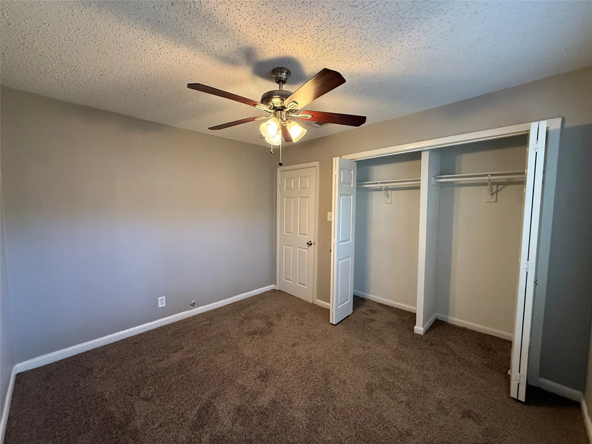 Single Family Residence For Rent in Dallas County , 303 Ridgefield Circle, Mesquite, Texas 75149, 3 Bedroom, 1 Bathroom, 1 Garage spaces, 1,021 Sqft, built in 1956, mls#21290711, Real Estate Agent in Mesquite, Homes For Rent in Dallas county, Homes For Rent in Mesquite, Realtor in Mesquite Texas, Real Estate Brokerage Independent Realty Texas, Luminita Cordes Realtor