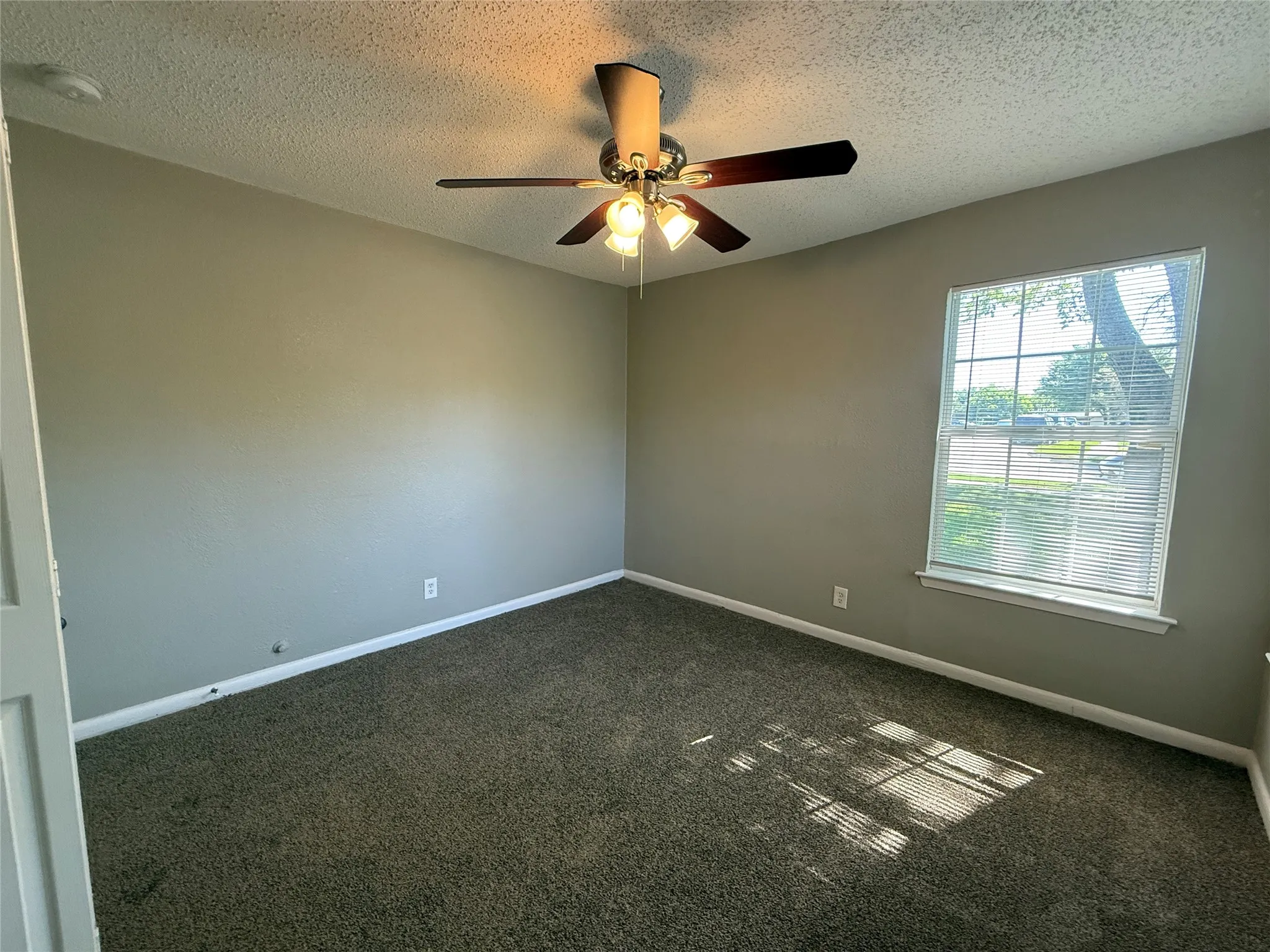 Single Family Residence For Rent in Dallas County , 303 Ridgefield Circle, Mesquite, Texas 75149, 3 Bedroom, 1 Bathroom, 1 Garage spaces, 1,021 Sqft, built in 1956, mls#21290711, Real Estate Agent in Mesquite, Homes For Rent in Dallas county, Homes For Rent in Mesquite, Realtor in Mesquite Texas, Real Estate Brokerage Independent Realty Texas, Luminita Cordes Realtor