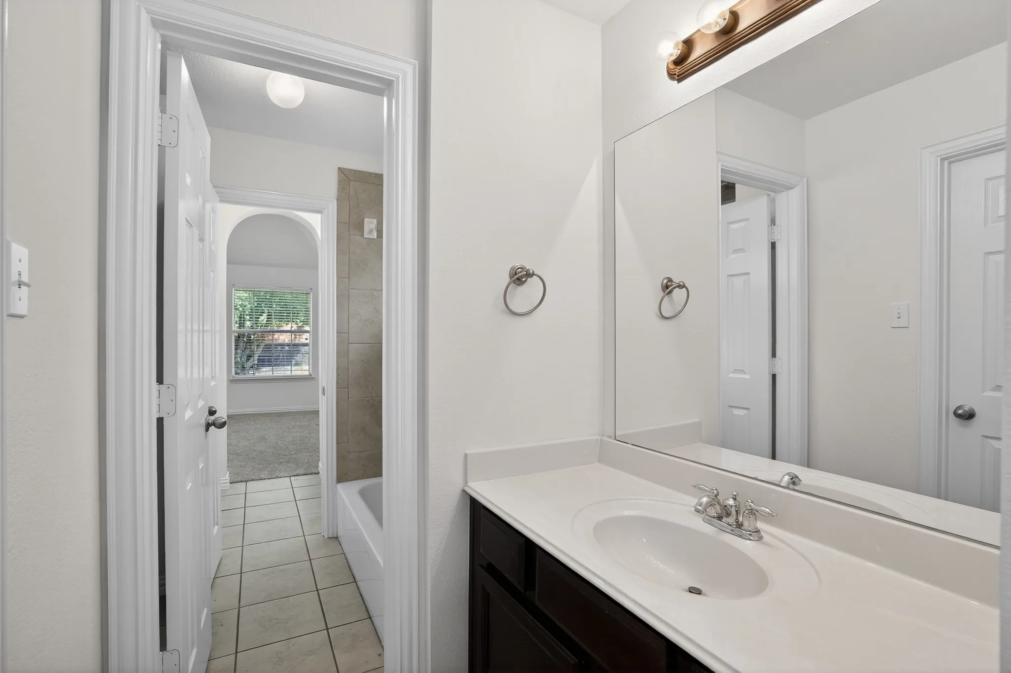 Single Family Residence For Sale in Dallas County , 1426 Levee Lane, Cedar Hill, Texas 75104, 4 Bedroom, 4 Bathroom, 2 Garage spaces, 3,558 Sqft, built in 2005, mls#21285563, Real Estate Agent in Cedar Hill, Homes For Sale in Dallas county, Homes For Sale in Cedar Hill, Realtor in Cedar Hill Texas, Real Estate Brokerage Independent Realty Texas, Luminita Cordes Realtor