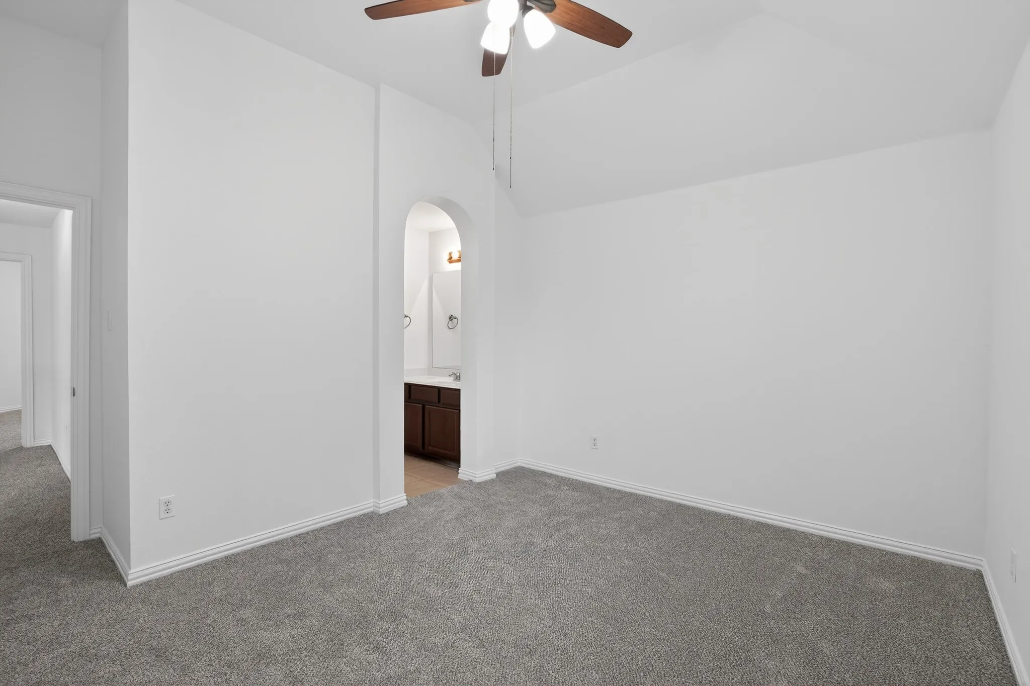 Single Family Residence For Sale in Dallas County , 1426 Levee Lane, Cedar Hill, Texas 75104, 4 Bedroom, 4 Bathroom, 2 Garage spaces, 3,558 Sqft, built in 2005, mls#21285563, Real Estate Agent in Cedar Hill, Homes For Sale in Dallas county, Homes For Sale in Cedar Hill, Realtor in Cedar Hill Texas, Real Estate Brokerage Independent Realty Texas, Luminita Cordes Realtor