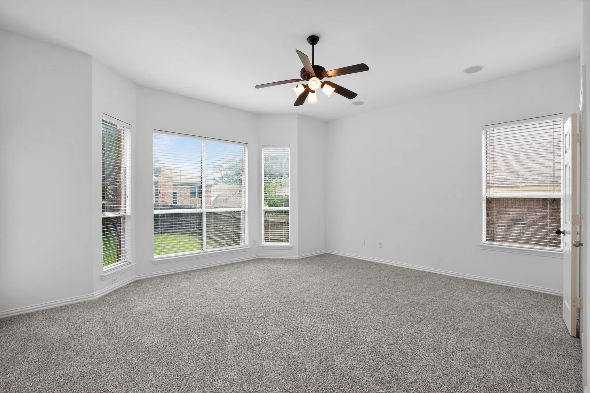 Single Family Residence For Sale in Dallas County , 1426 Levee Lane, Cedar Hill, Texas 75104, 4 Bedroom, 4 Bathroom, 2 Garage spaces, 3,558 Sqft, built in 2005, mls#21285563, Real Estate Agent in Cedar Hill, Homes For Sale in Dallas county, Homes For Sale in Cedar Hill, Realtor in Cedar Hill Texas, Real Estate Brokerage Independent Realty Texas, Luminita Cordes Realtor